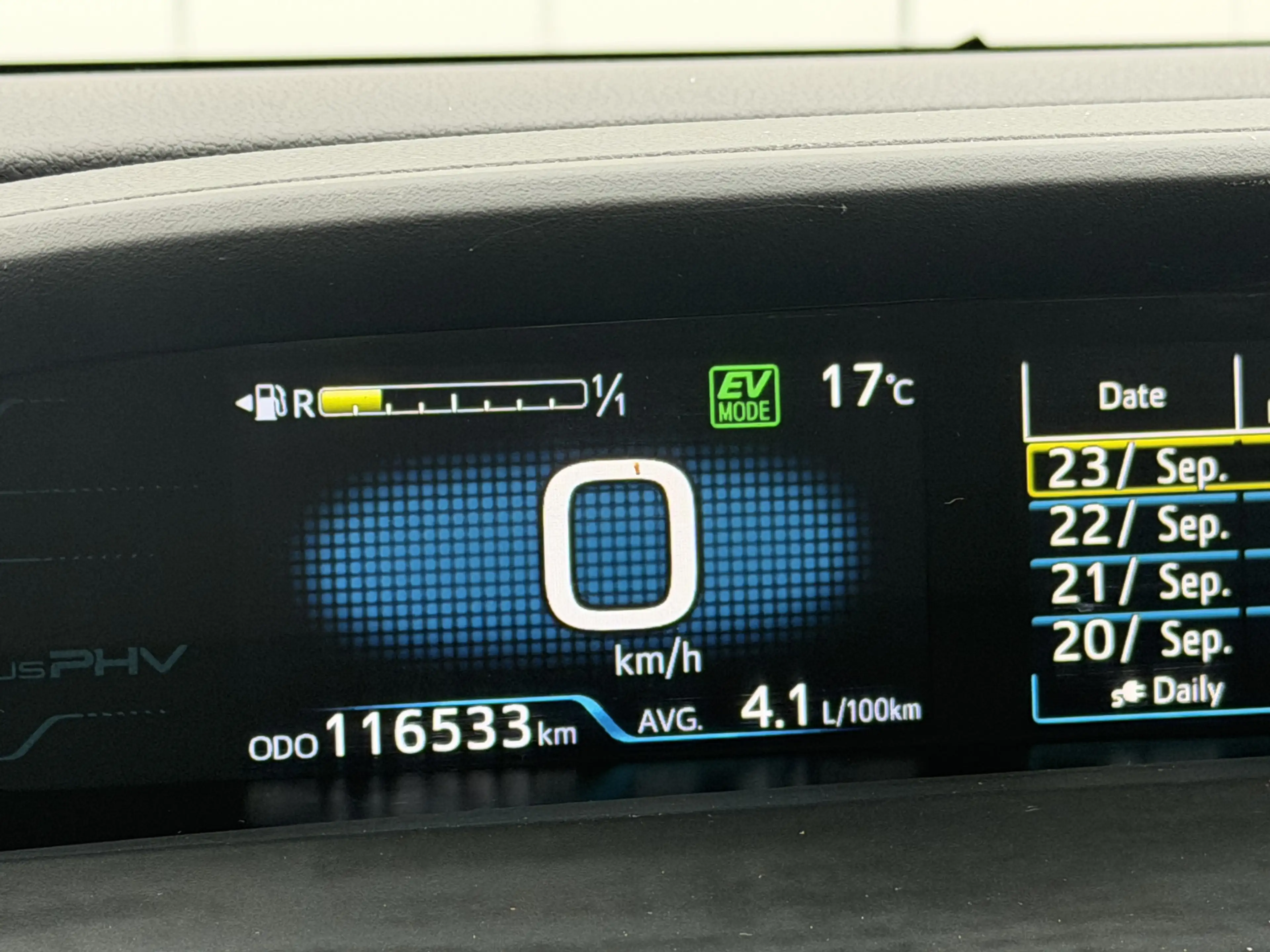 Toyota Prius 1.8 Plug-in Dynamic keyless Cruise Navi — photo 20