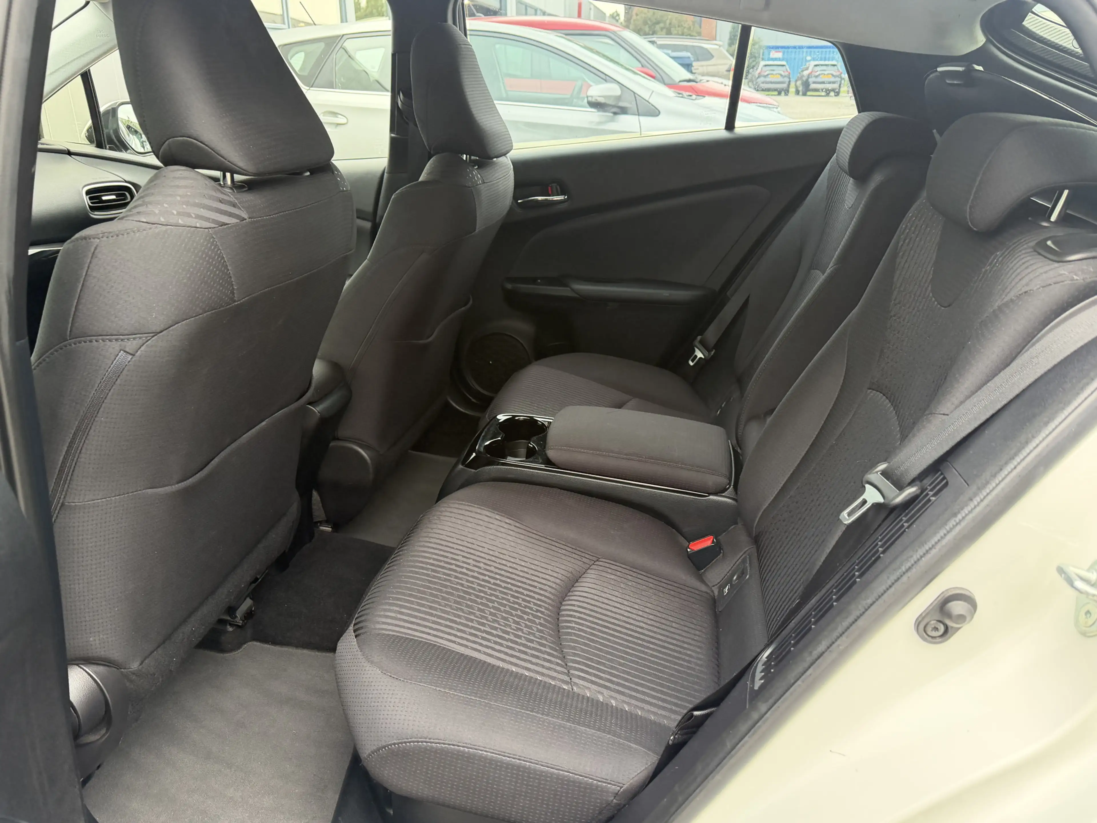 Toyota Prius 1.8 Plug-in Dynamic keyless Cruise Navi — photo 7