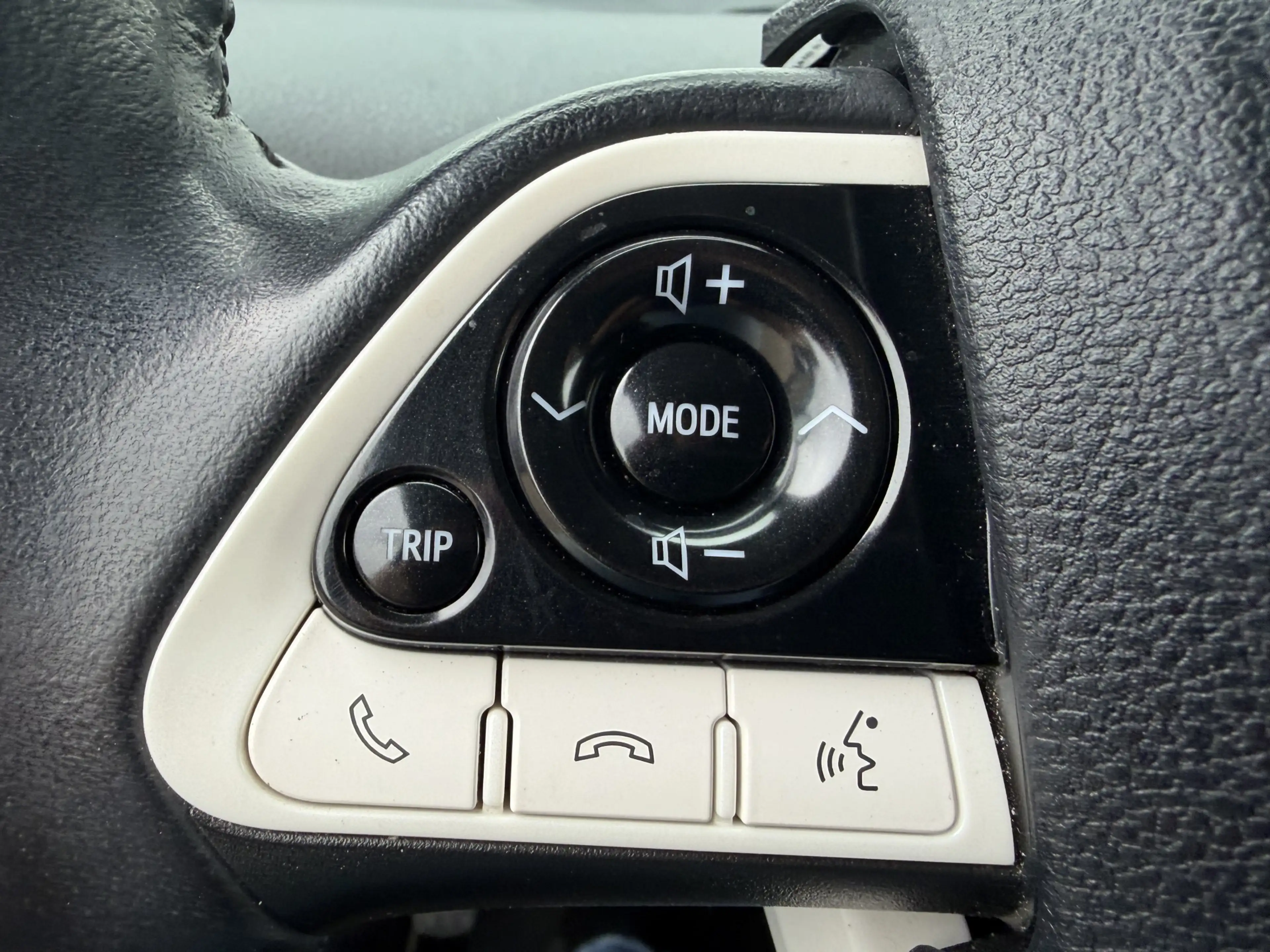 Toyota Prius 1.8 Plug-in Dynamic keyless Cruise Navi — photo 14