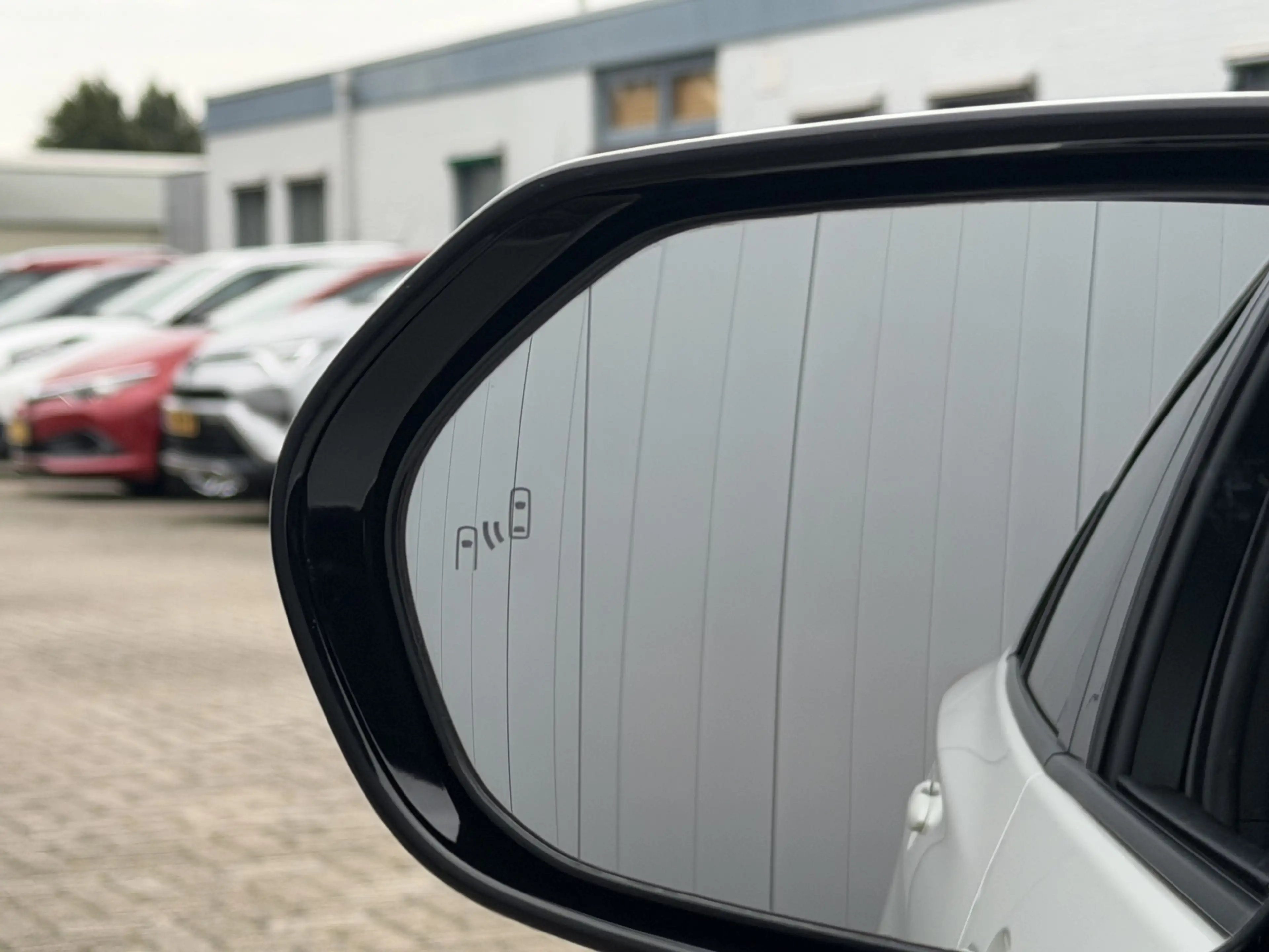 Toyota Prius 1.8 Plug-in Dynamic keyless Cruise Navi — photo 22