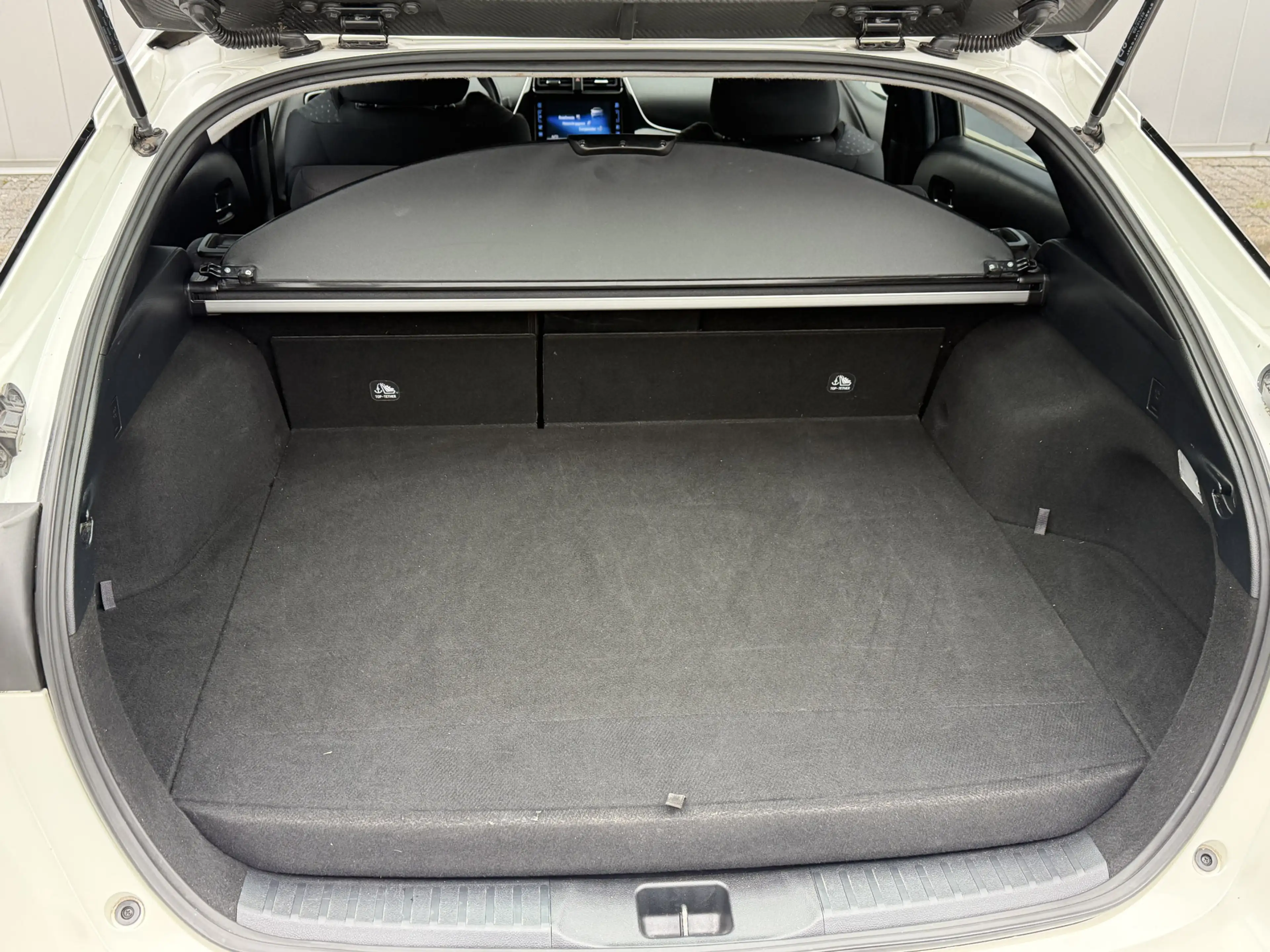 Toyota Prius 1.8 Plug-in Dynamic keyless Cruise Navi — photo 6