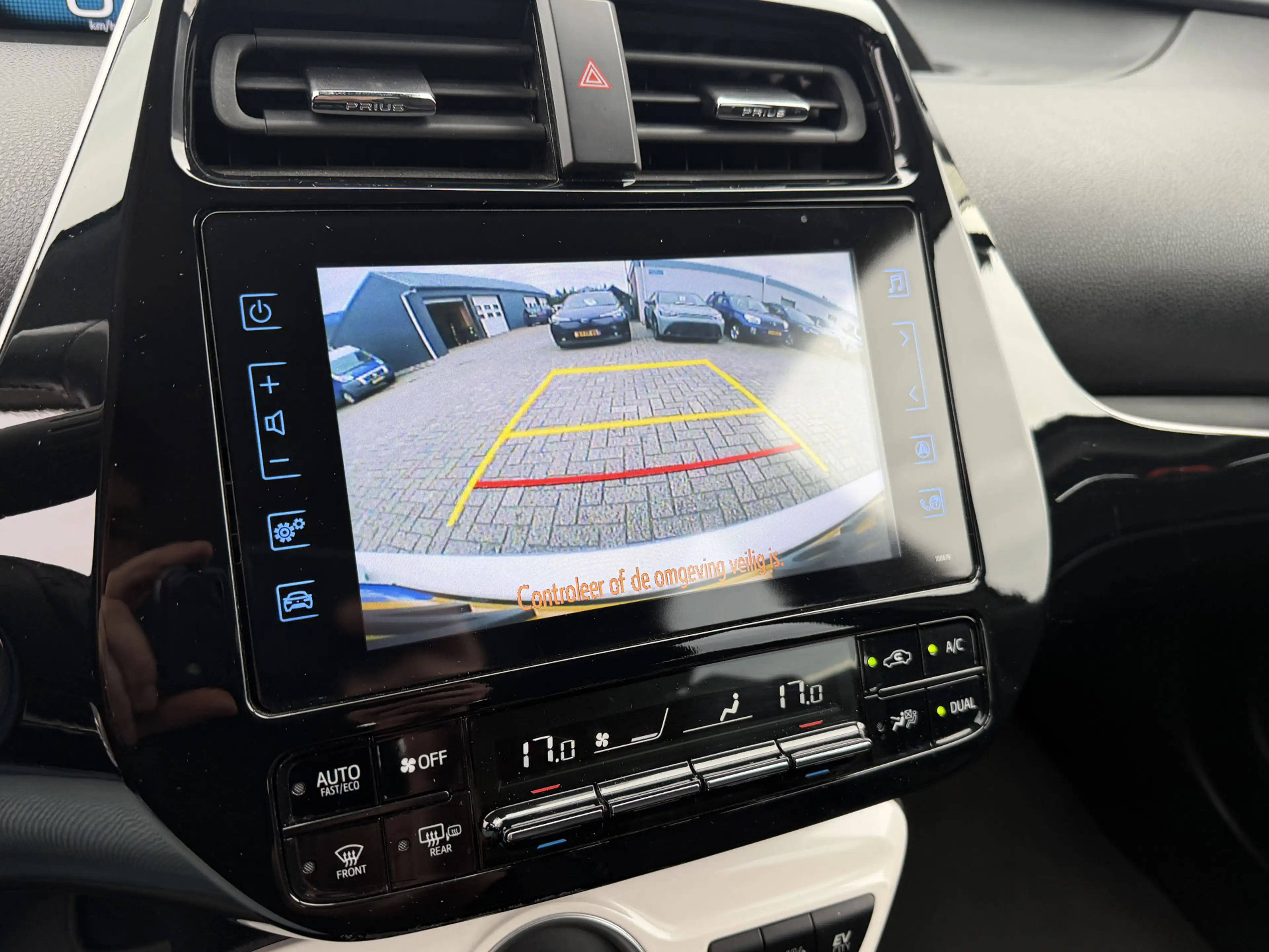 Toyota Prius 1.8 Plug-in Dynamic keyless Cruise Navi — photo 10