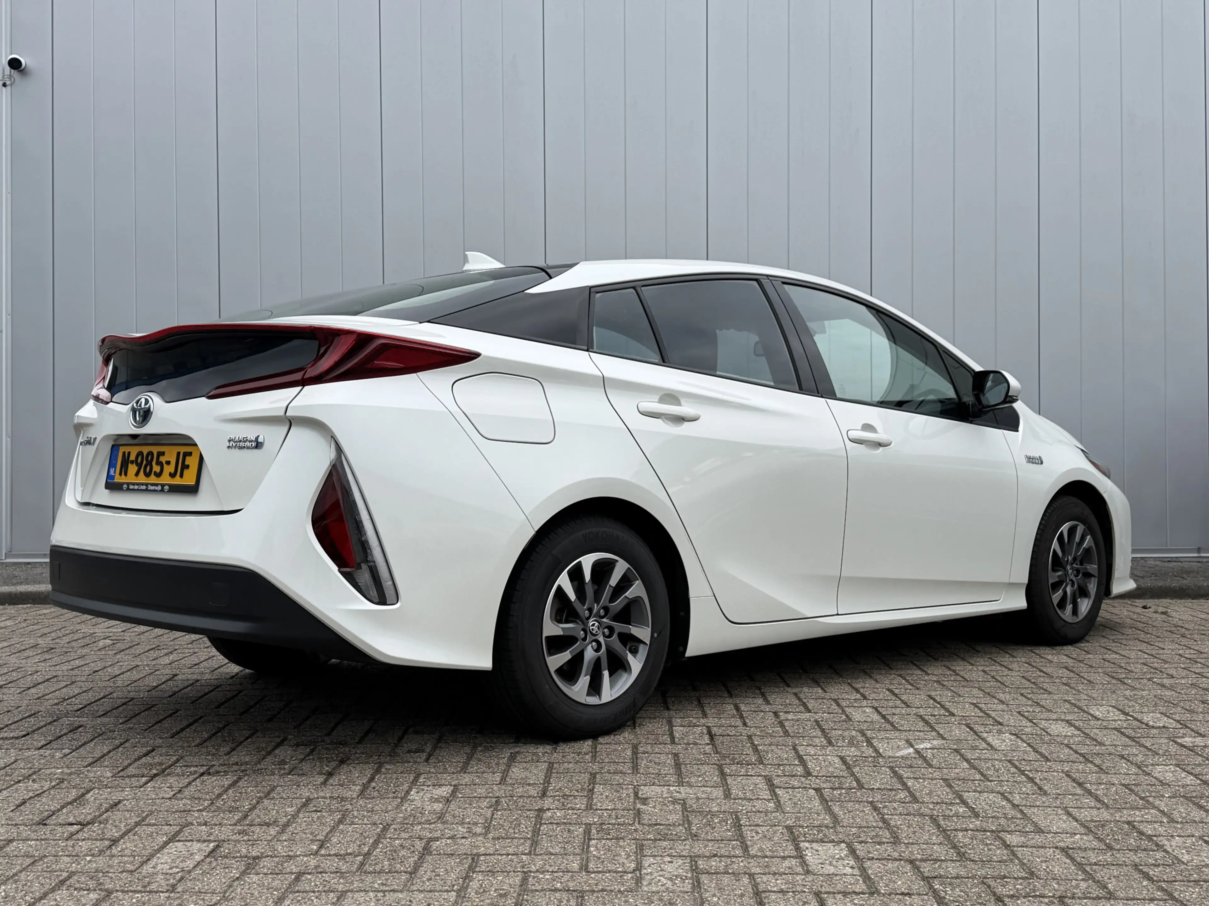 Toyota Prius 1.8 Plug-in Dynamic keyless Cruise Navi — photo 4