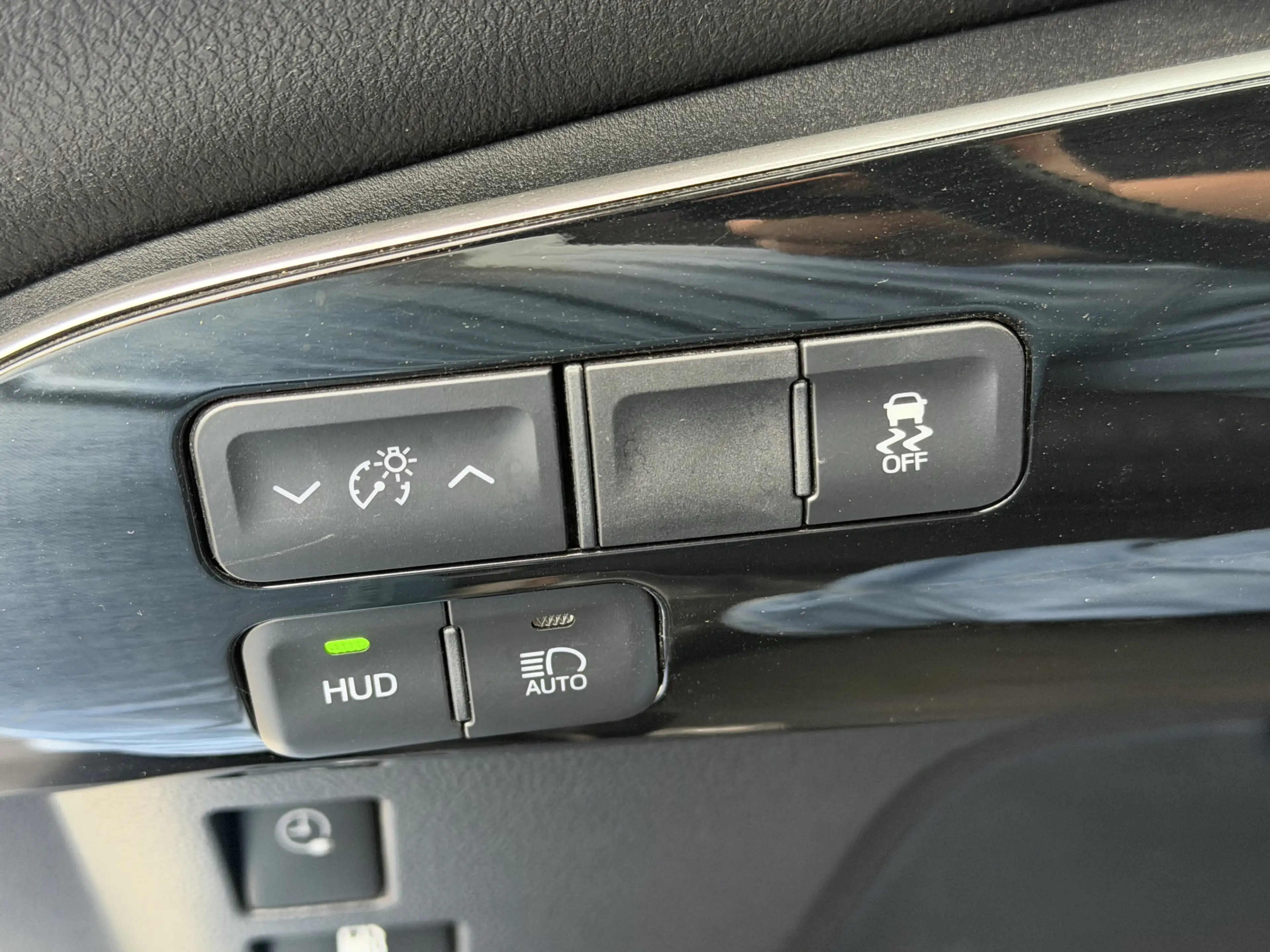 Toyota Prius 1.8 Plug-in Dynamic keyless Cruise Navi — photo 17