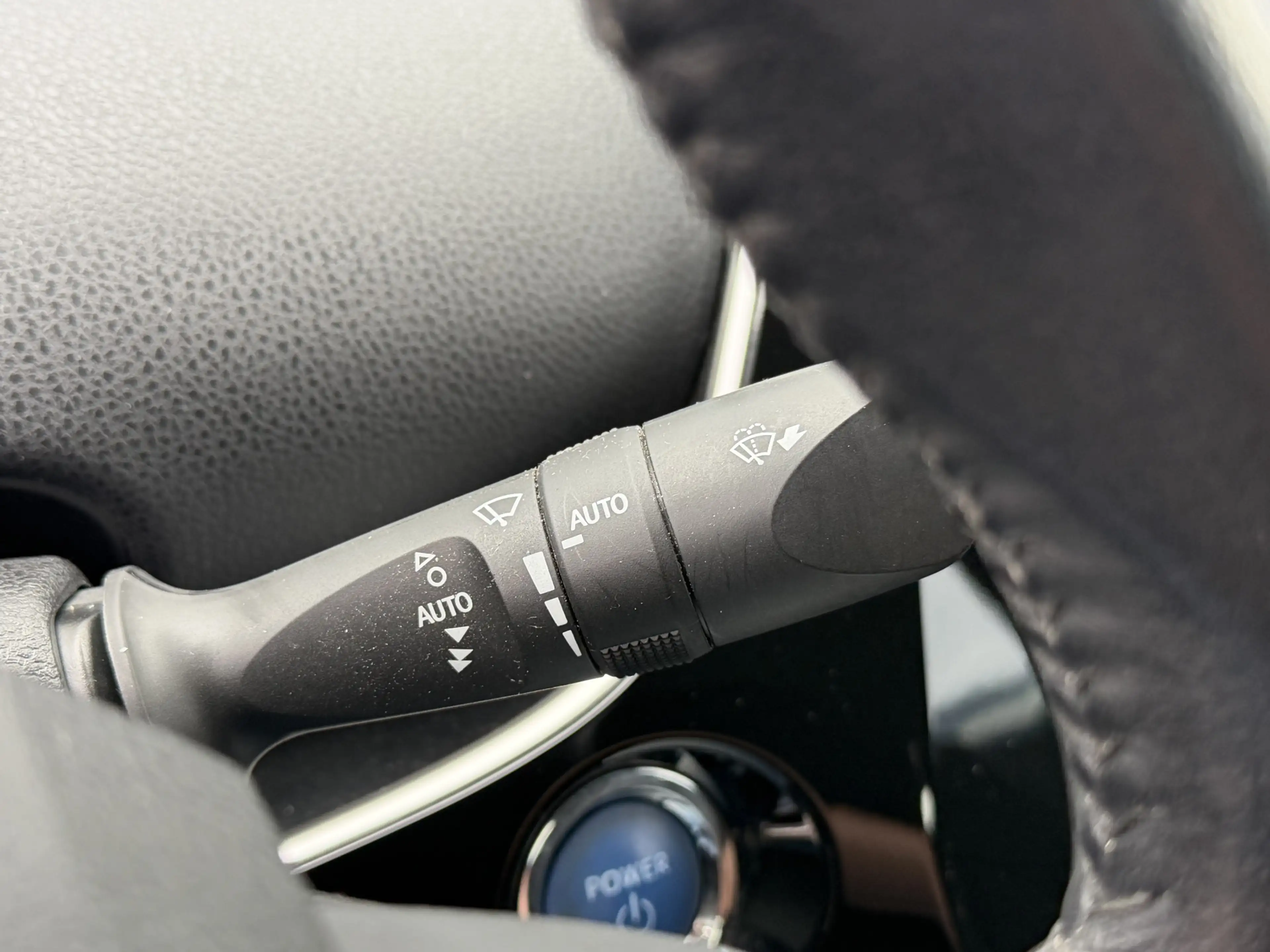 Toyota Prius 1.8 Plug-in Dynamic keyless Cruise Navi — photo 19