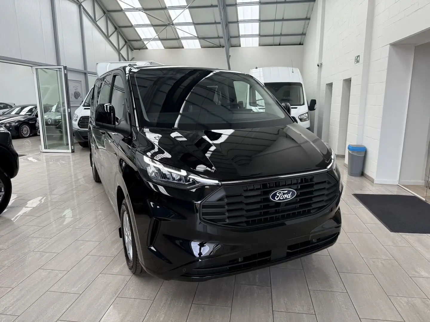 Ford Transit Custom DC 320L TD Limited AUT (Multi Use) Black - 1