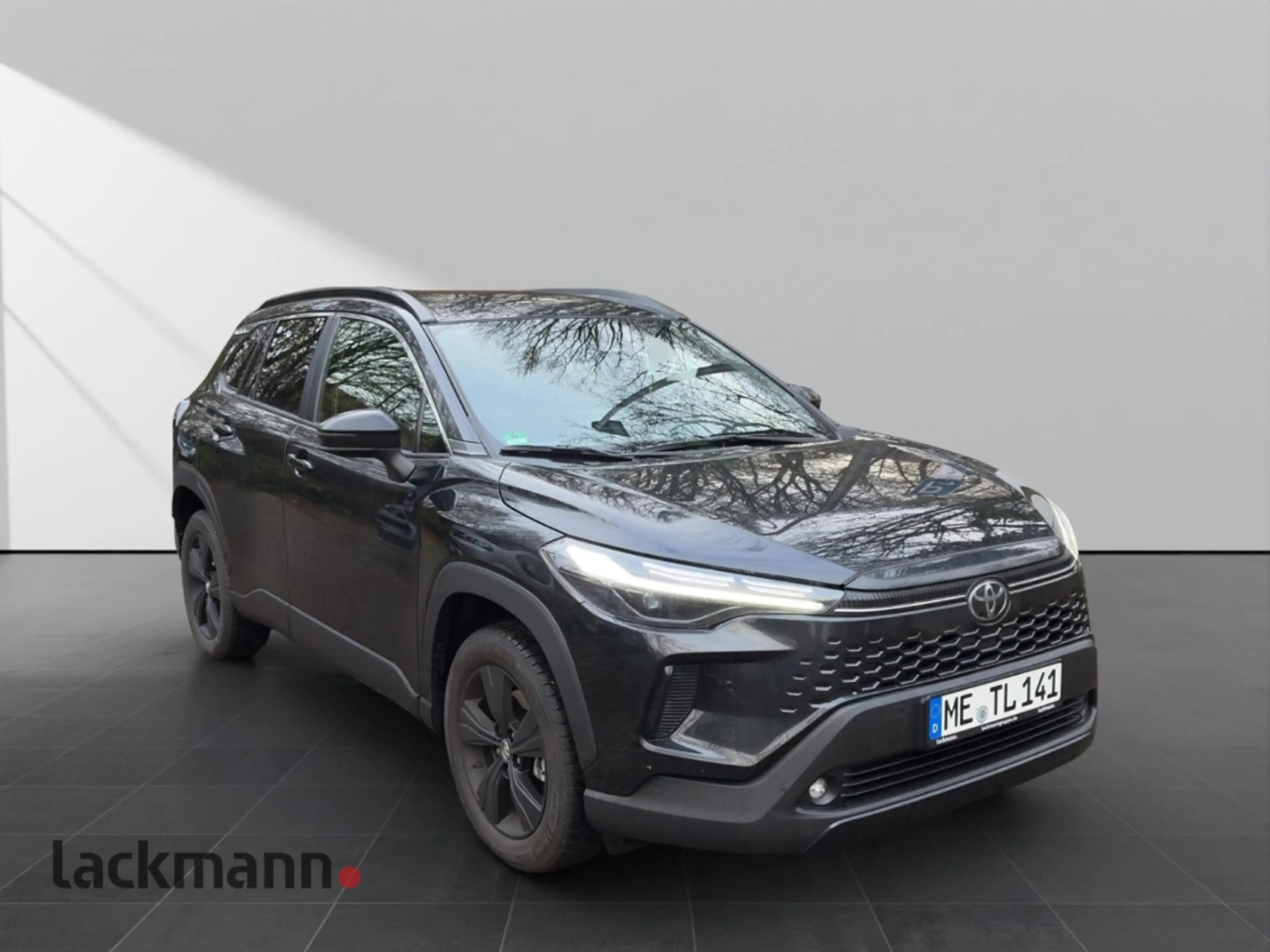 Toyota Corolla Cross Hybrid FWD 2,0 l Hybrid, SUV, Teamplayer — photo 3