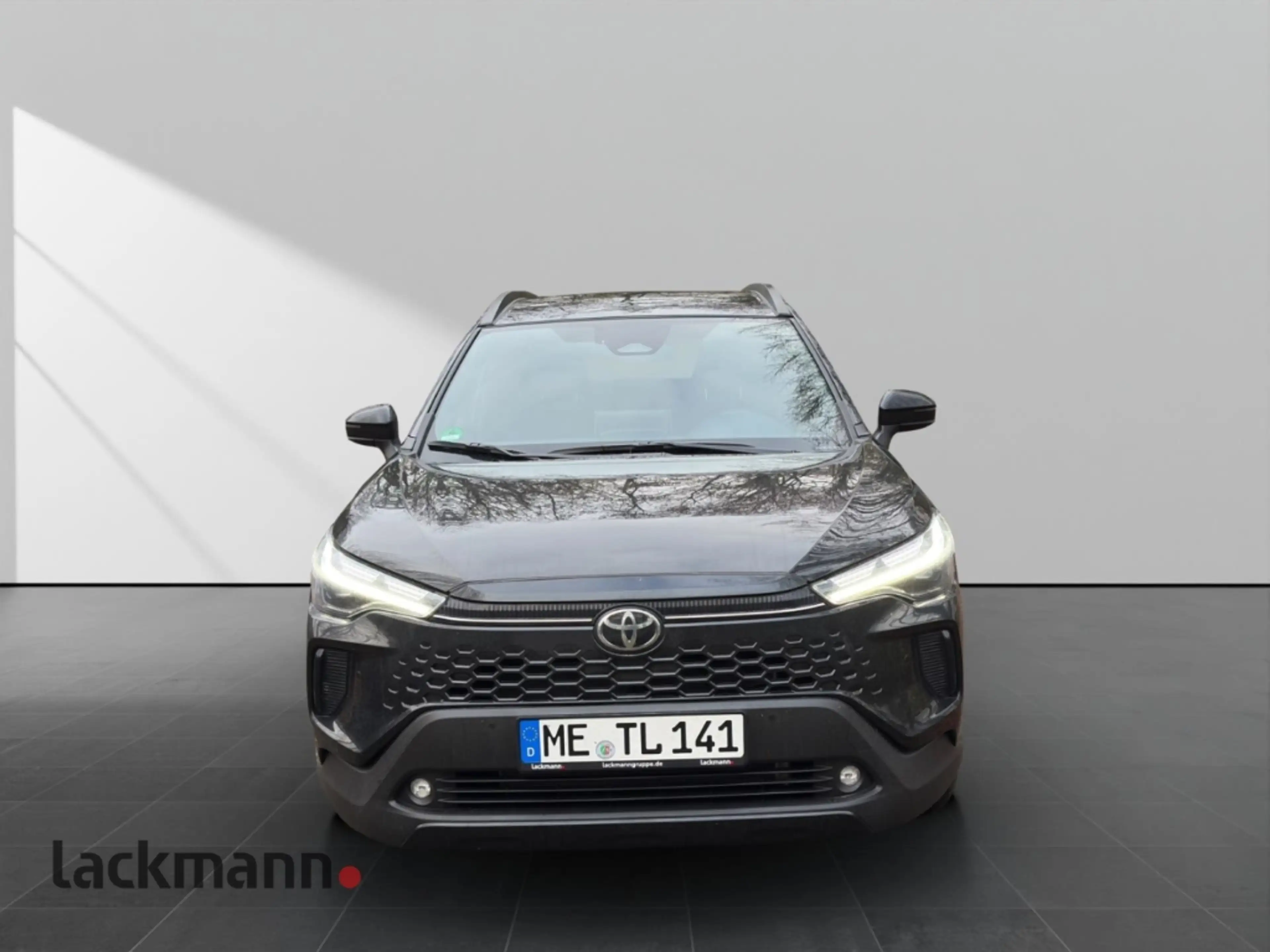 Toyota Corolla Cross Hybrid FWD 2,0 l Hybrid, SUV, Teamplayer — photo 2