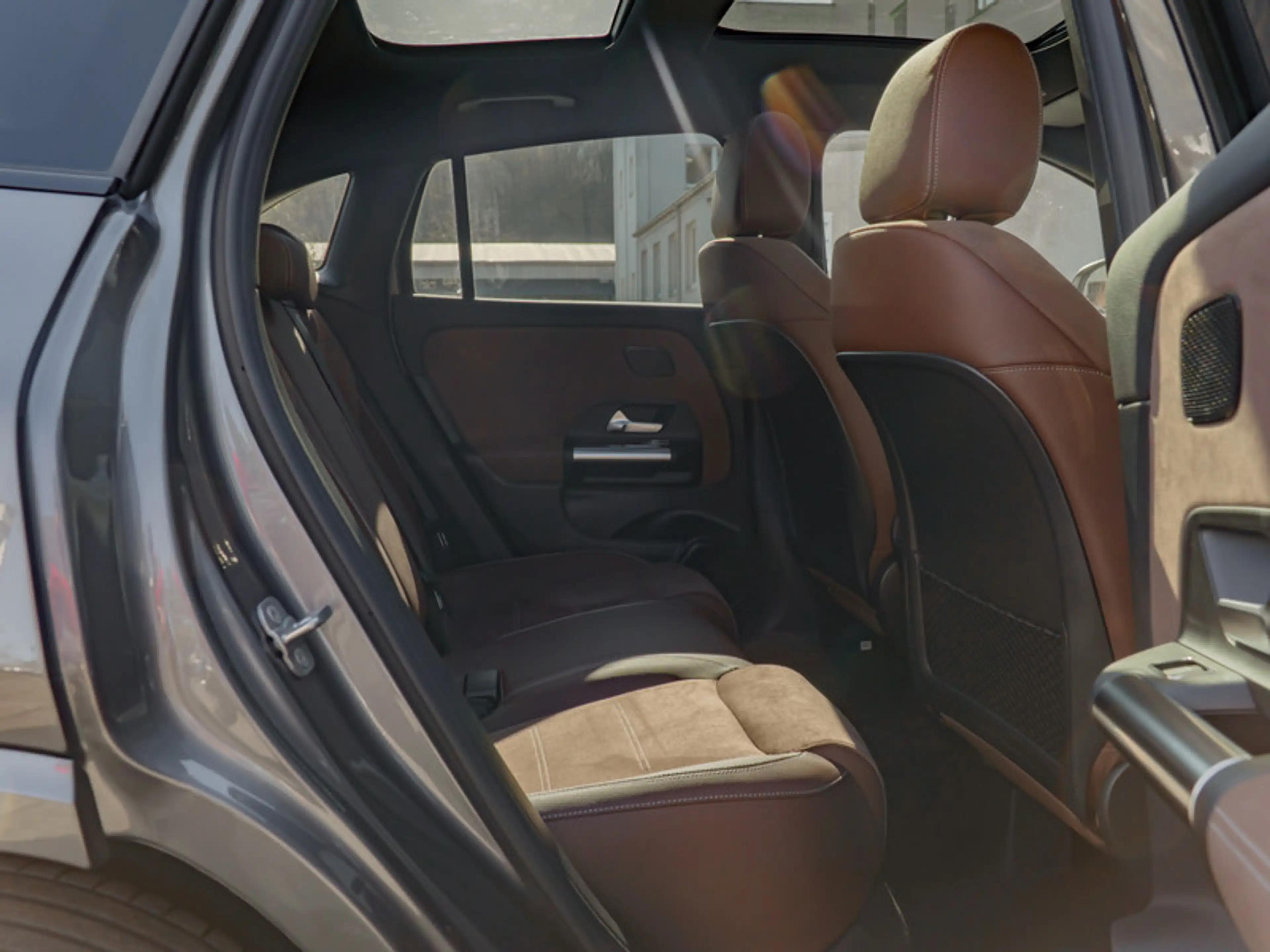 Mercedes-Benz GLA 250 e AMG-Sport/MLB/360/Pano/AHK/Night/Distr — photo 10