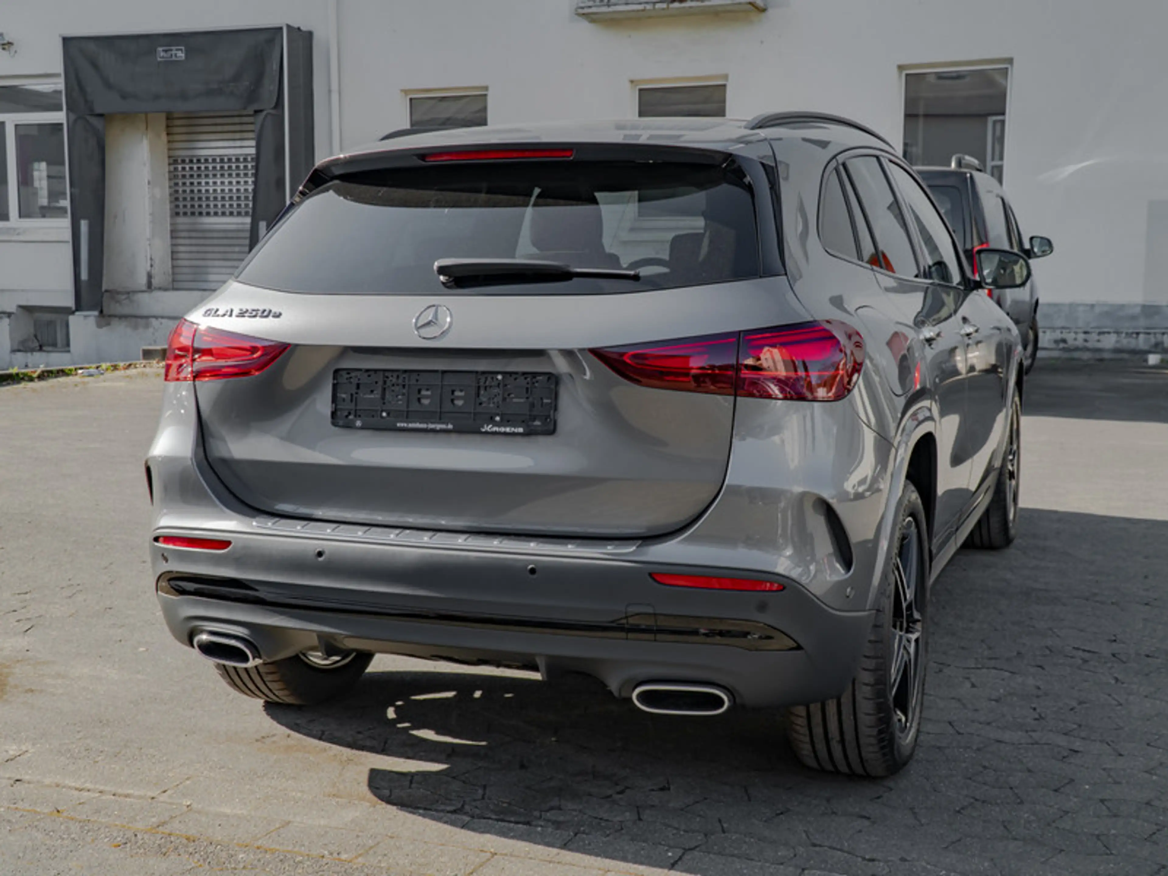 Mercedes-Benz GLA 250 e AMG-Sport/MLB/360/Pano/AHK/Night/Distr — photo 5