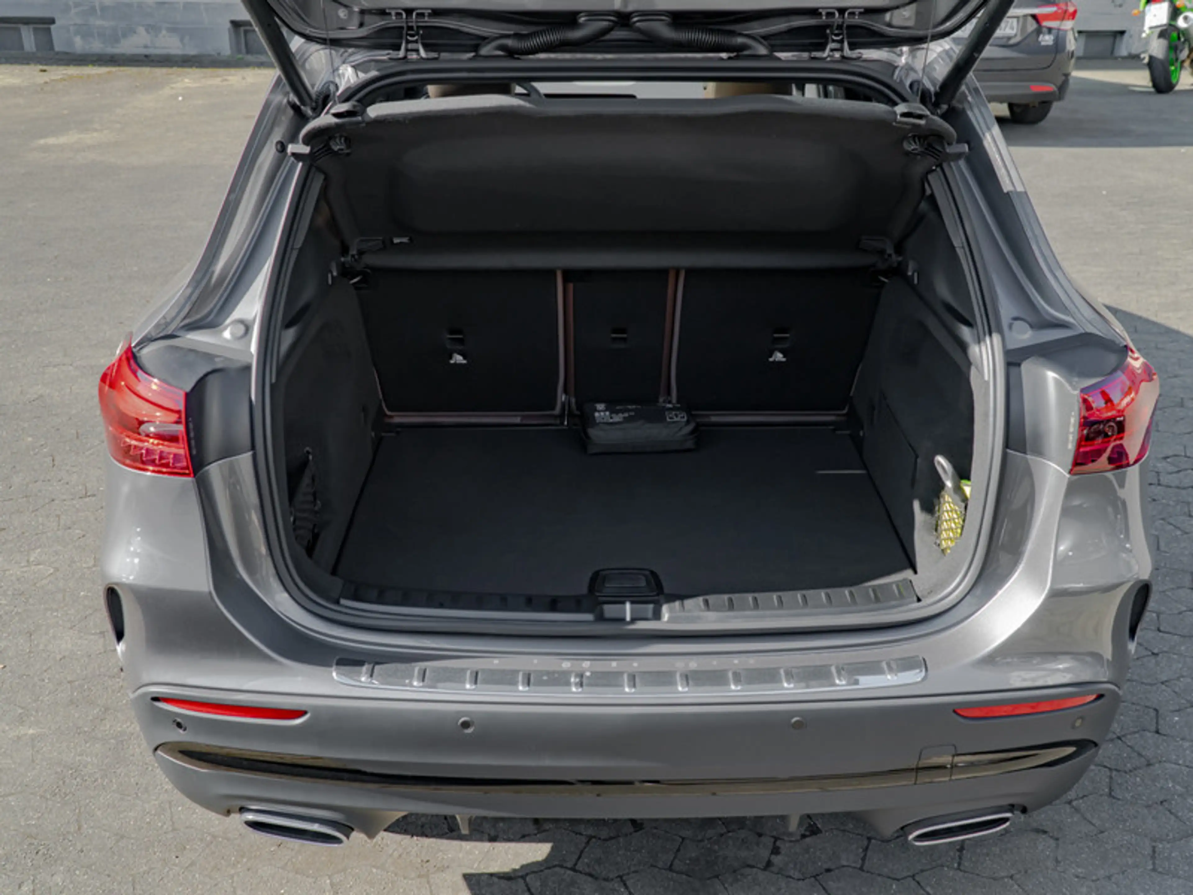 Mercedes-Benz GLA 250 e AMG-Sport/MLB/360/Pano/AHK/Night/Distr — photo 7