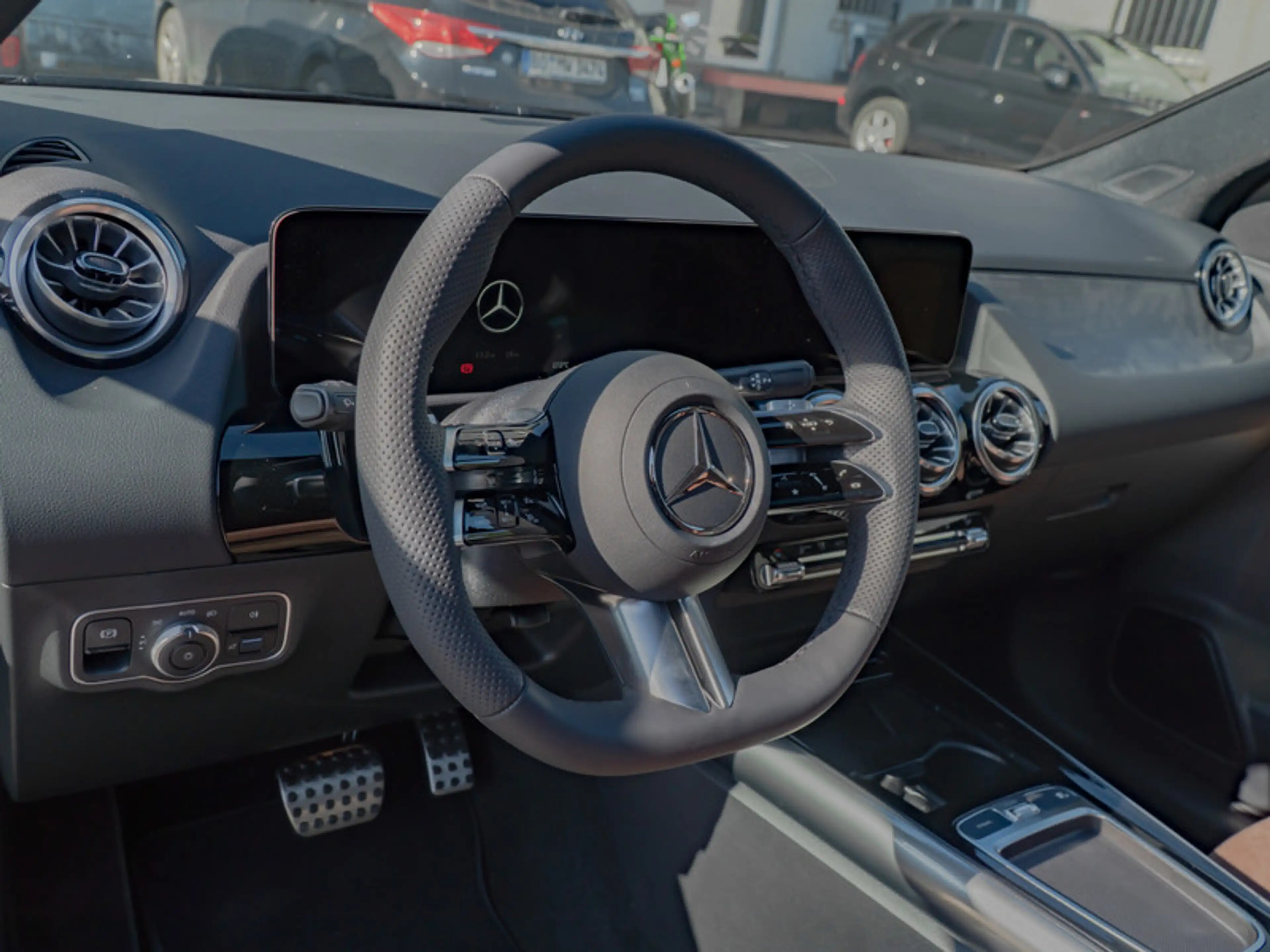 Mercedes-Benz GLA 250 e AMG-Sport/MLB/360/Pano/AHK/Night/Distr — photo 12