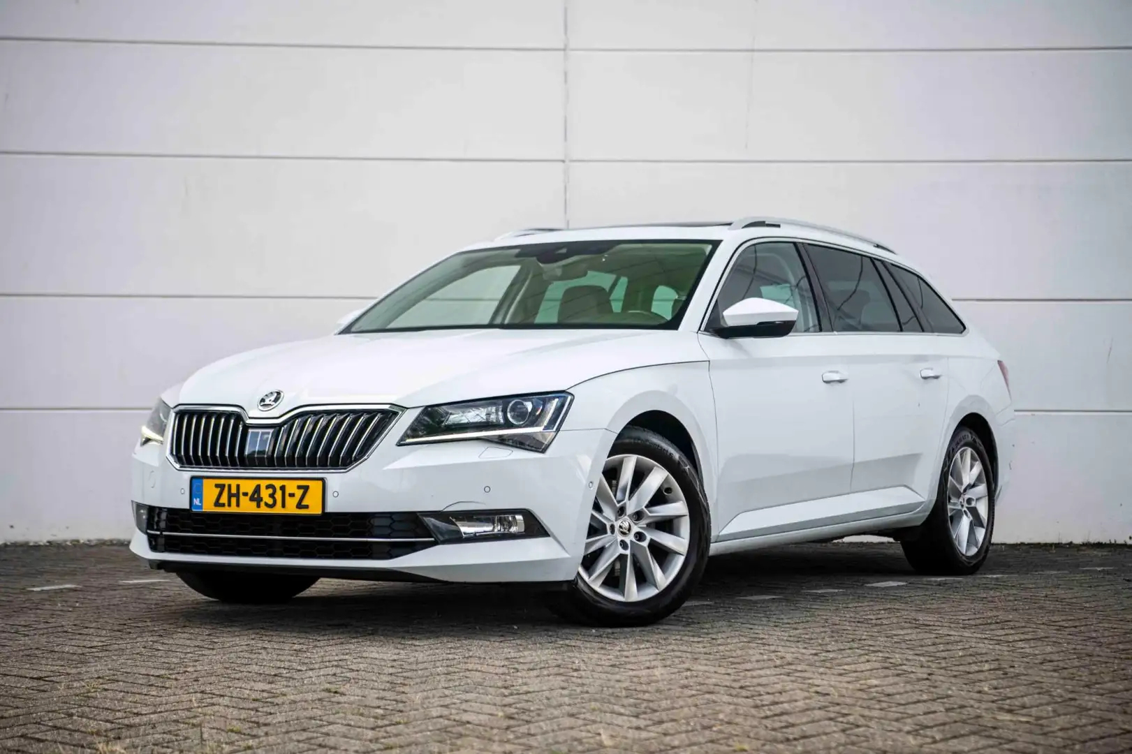 Skoda Superb Combi 2.0 TDI 150pk DSG EX-BPM EX-BTW |Panodak|ACC Wit - 1