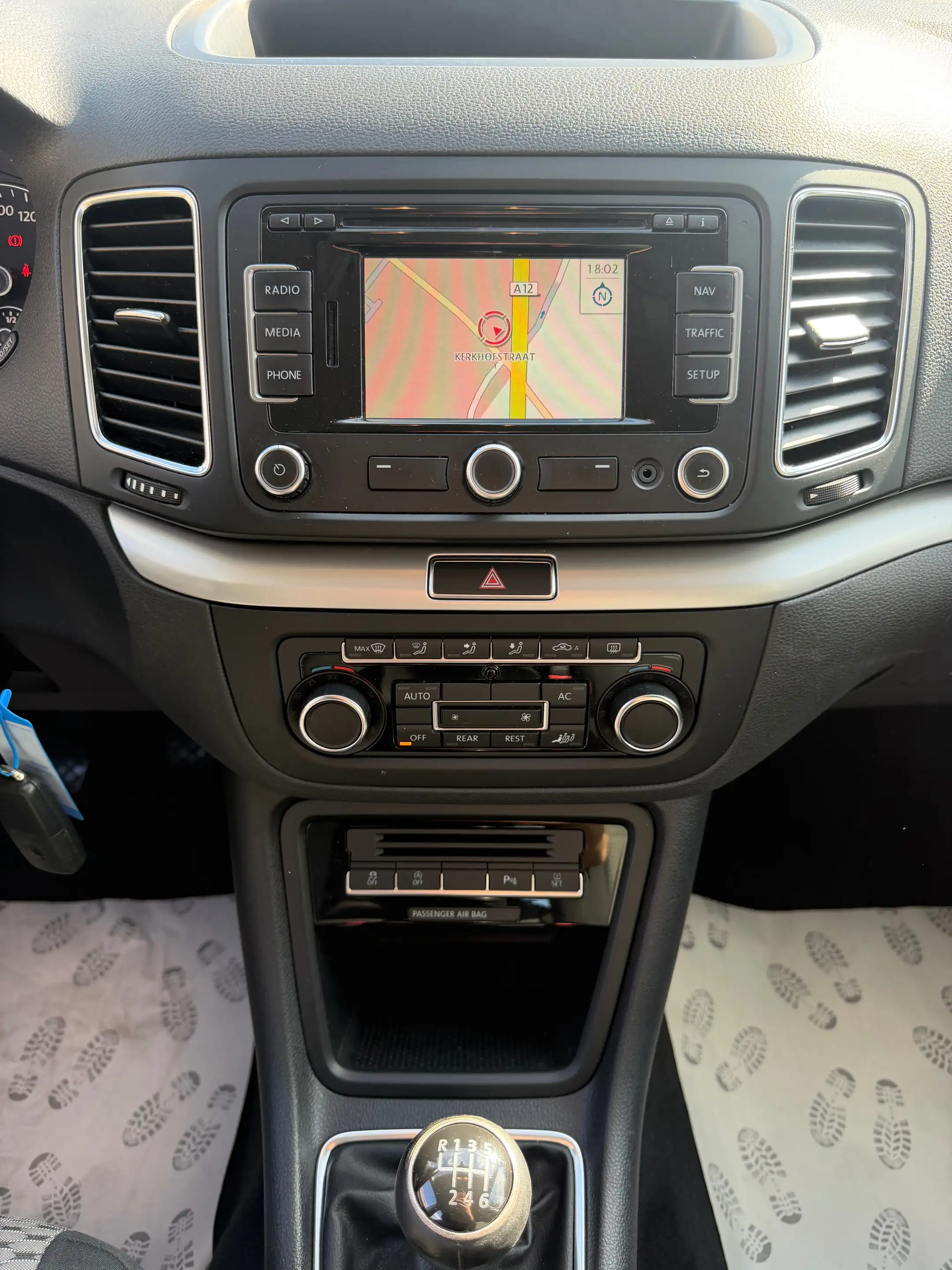 Volkswagen Sharan Sharan 1.4 TSI Comfortline BMT — photo 10