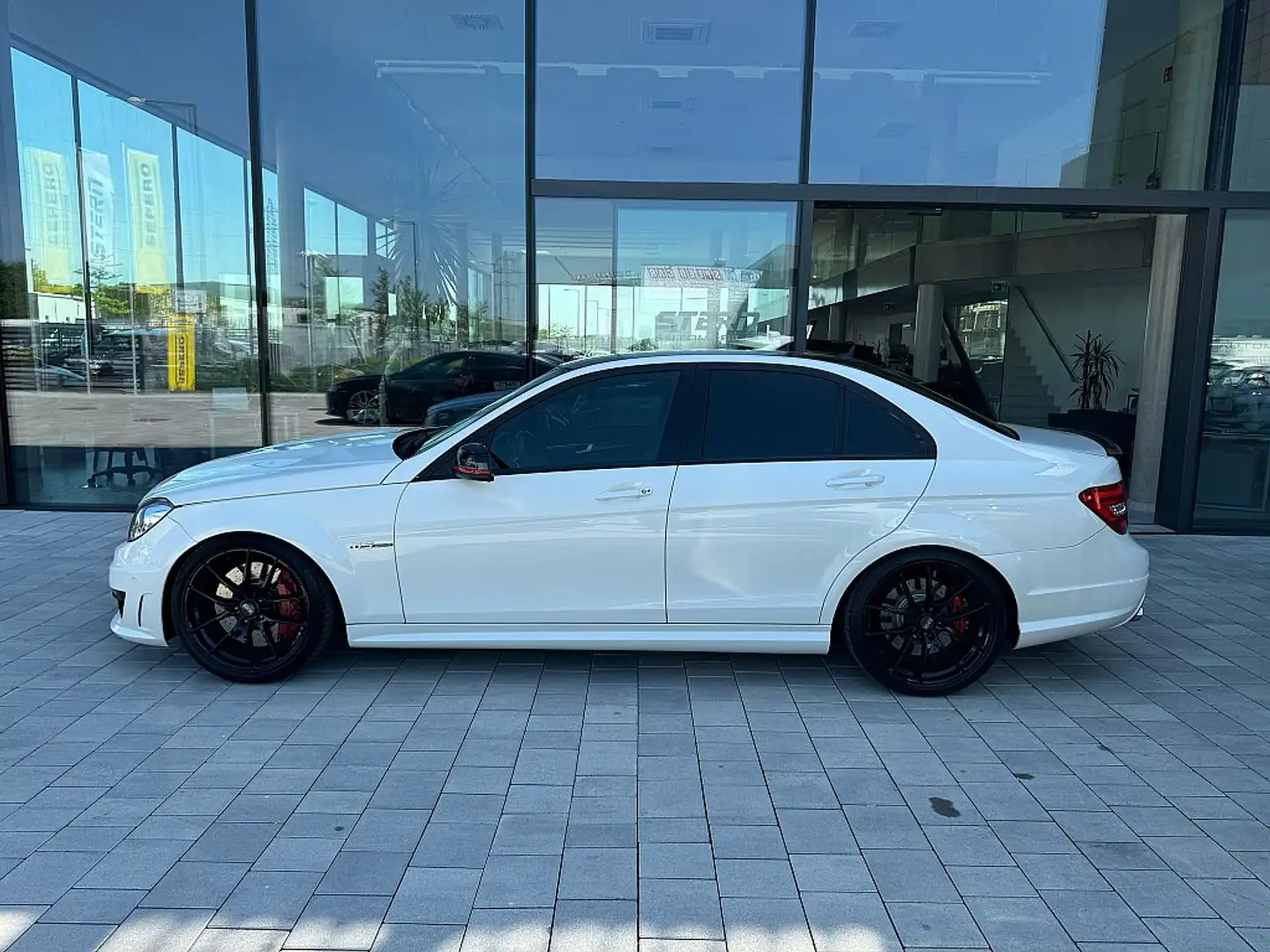 Mercedes-Benz C 63 AMG PERFORMANCE*LEGENDE*SCHMIEDEFELGEN*KW DDC* Bílá - 2