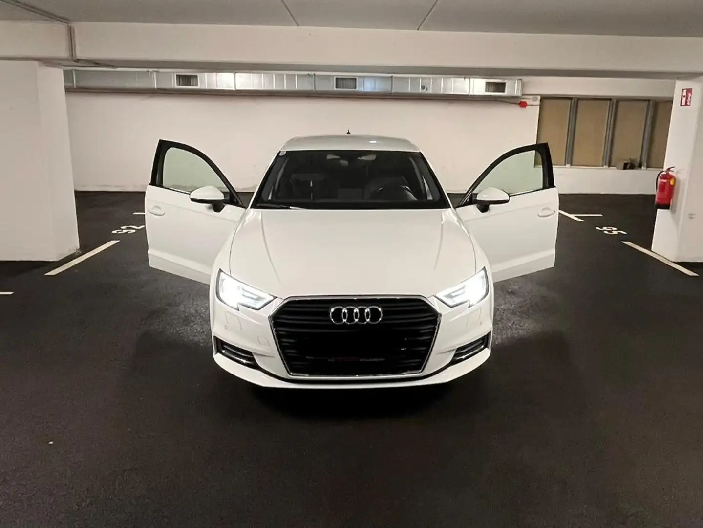Audi A3 30 TFSI design Weiß - 1