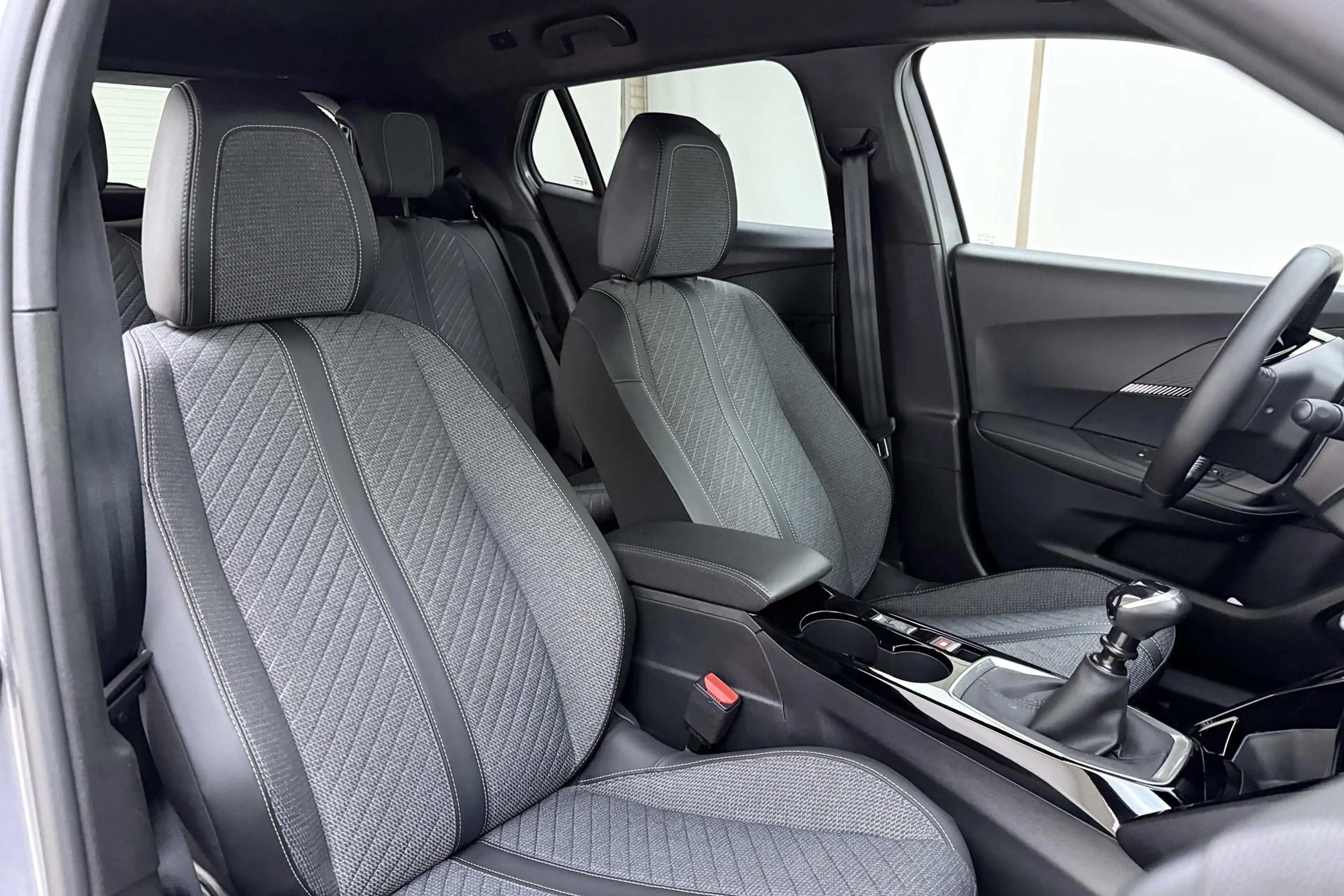 Peugeot 2008 1.2 PureTech 100pk Allure | Keyless entry | Naviga — photo 9