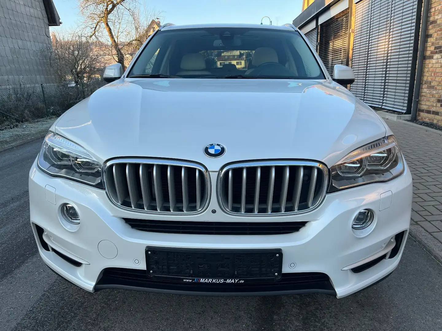 BMW X5 xDrive50i NightVi 7Stz HUD DAPlus B&O Leder Weiß - 2