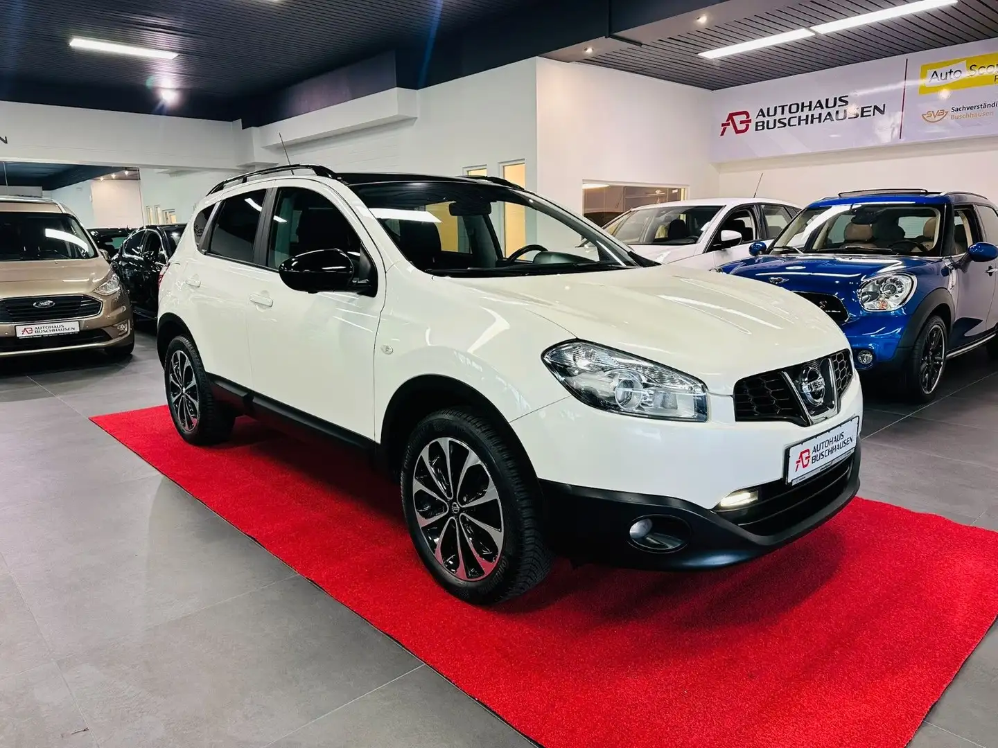 Nissan Qashqai 1.6 Visia Autom/Pano/360°Kam/Navi/S-Heft Wit - 2