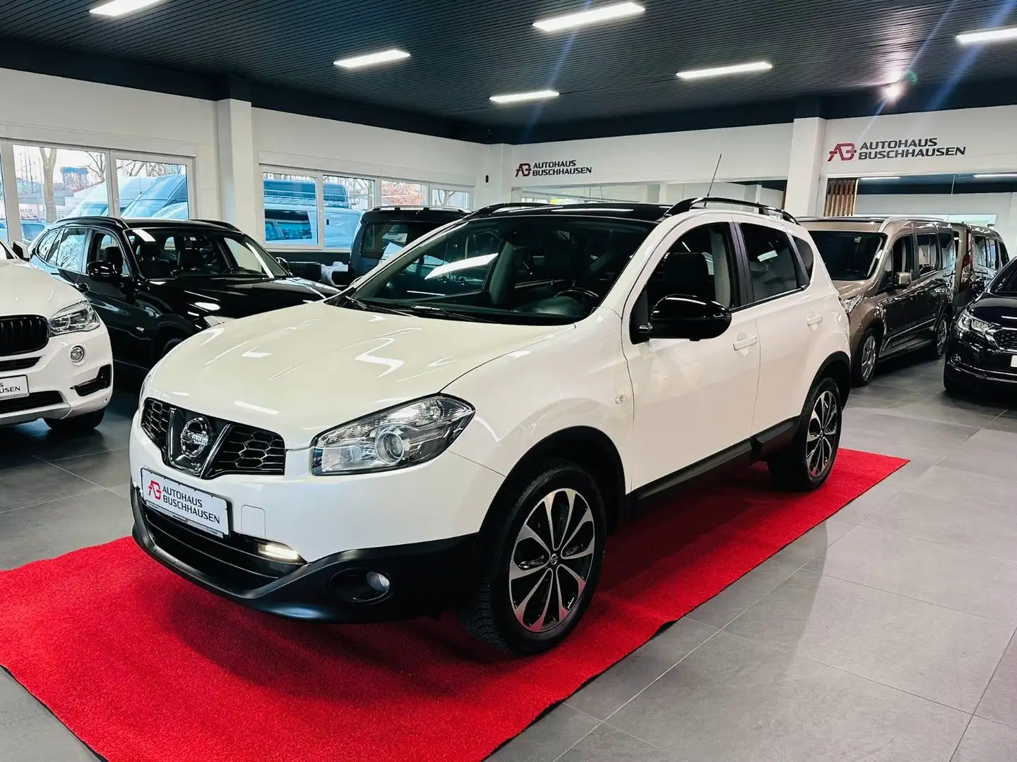 Nissan Qashqai 1.6 Visia Autom/Pano/360°Kam/Navi/S-Heft Wit - 1