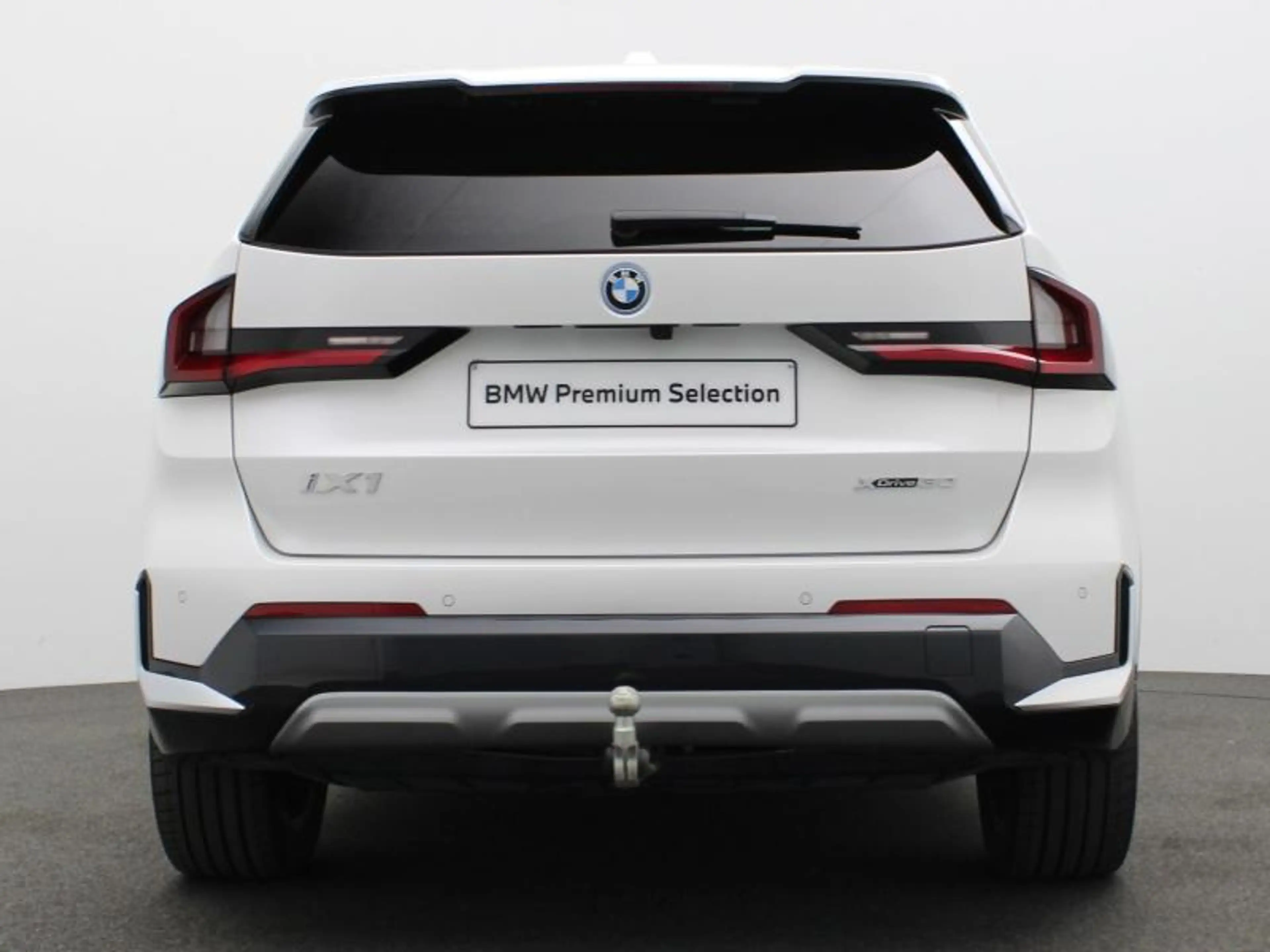 BMW iX1 & i xDrive30 — photo 4