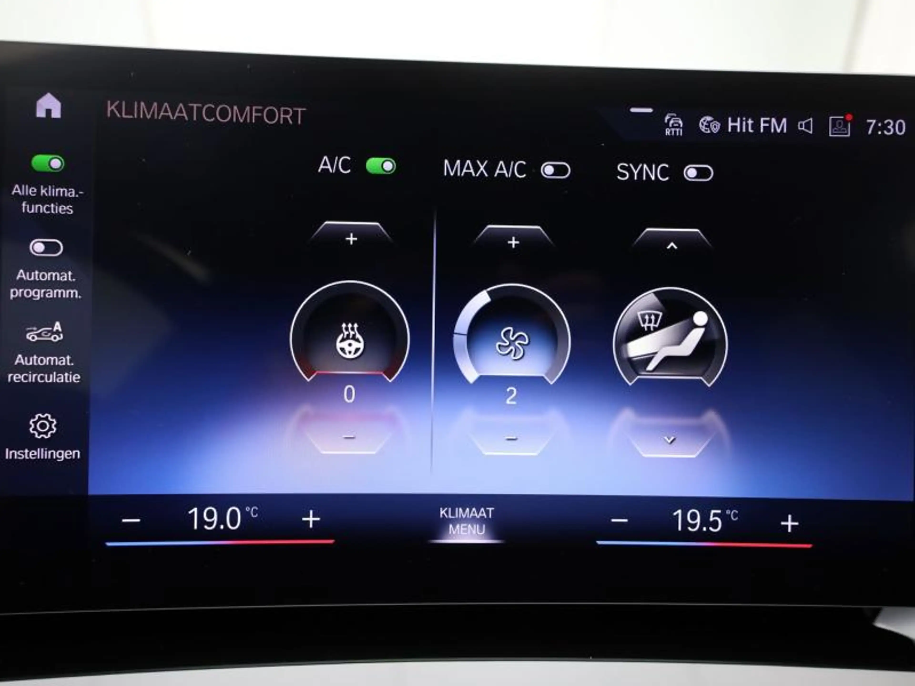 BMW iX1 & i xDrive30 — photo 13