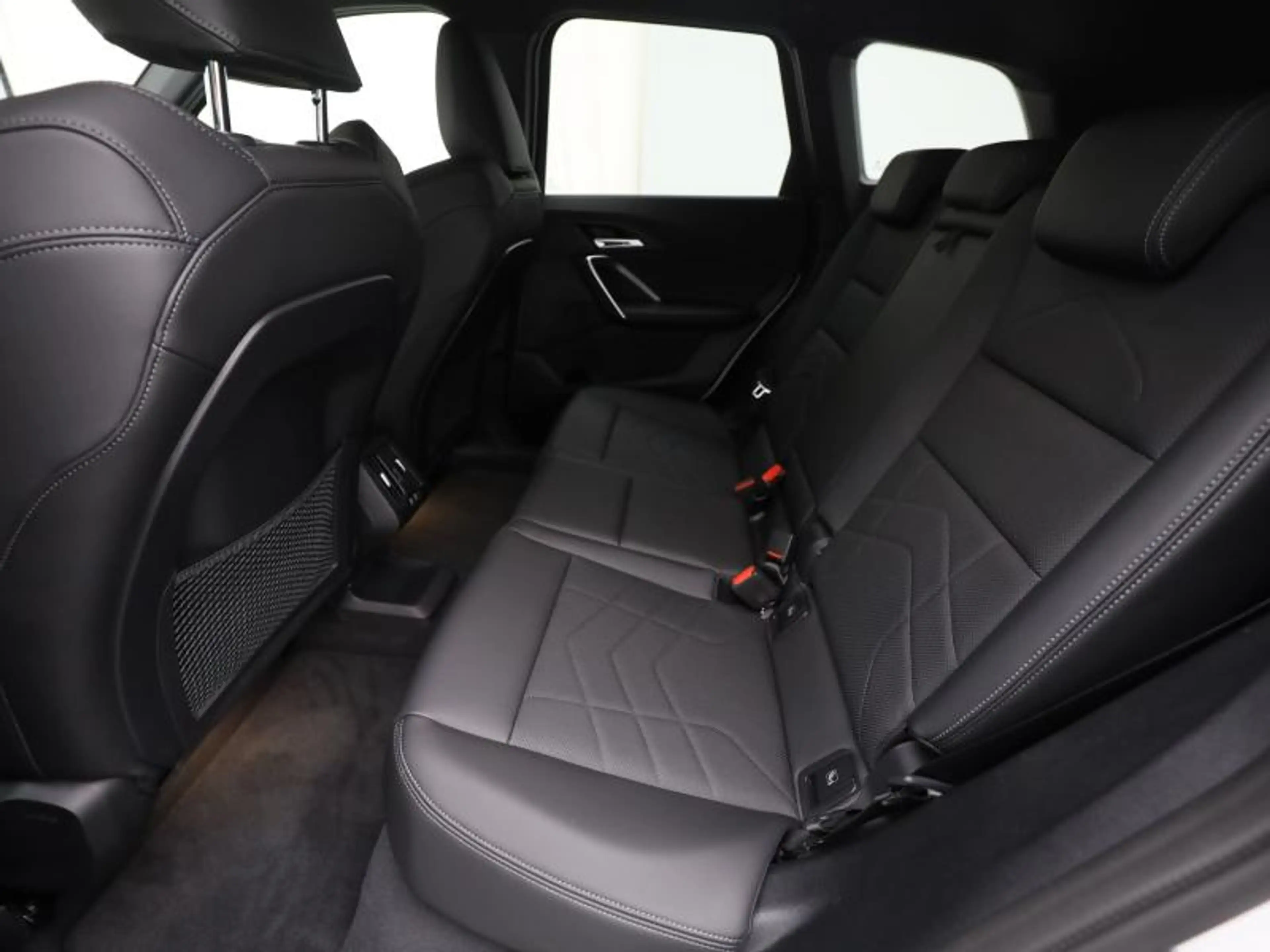 BMW iX1 & i xDrive30 — photo 15