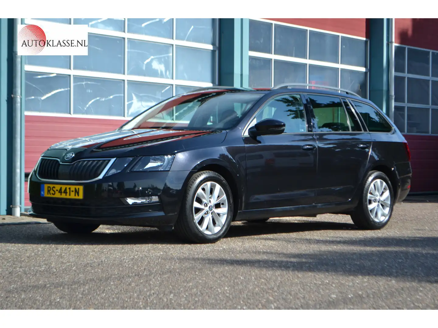 Skoda Octavia Combi 1.0 TSI Greentech Ambition Business Zwart - 1