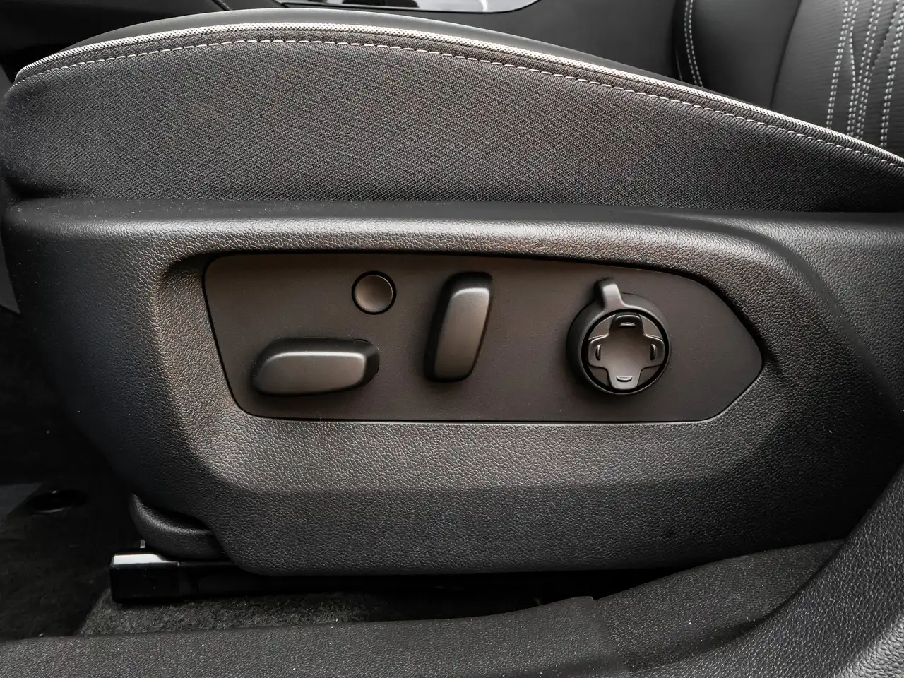 Buick Envision photo Buick Envision