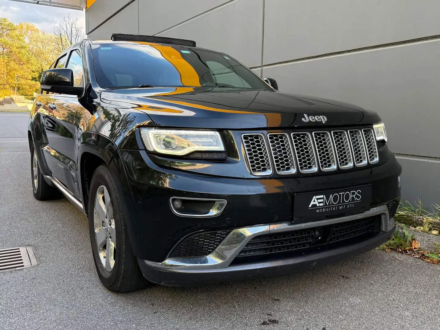 Jeep Grand Cherokee 3,0 v6 CRD Aut Schwarz - 1