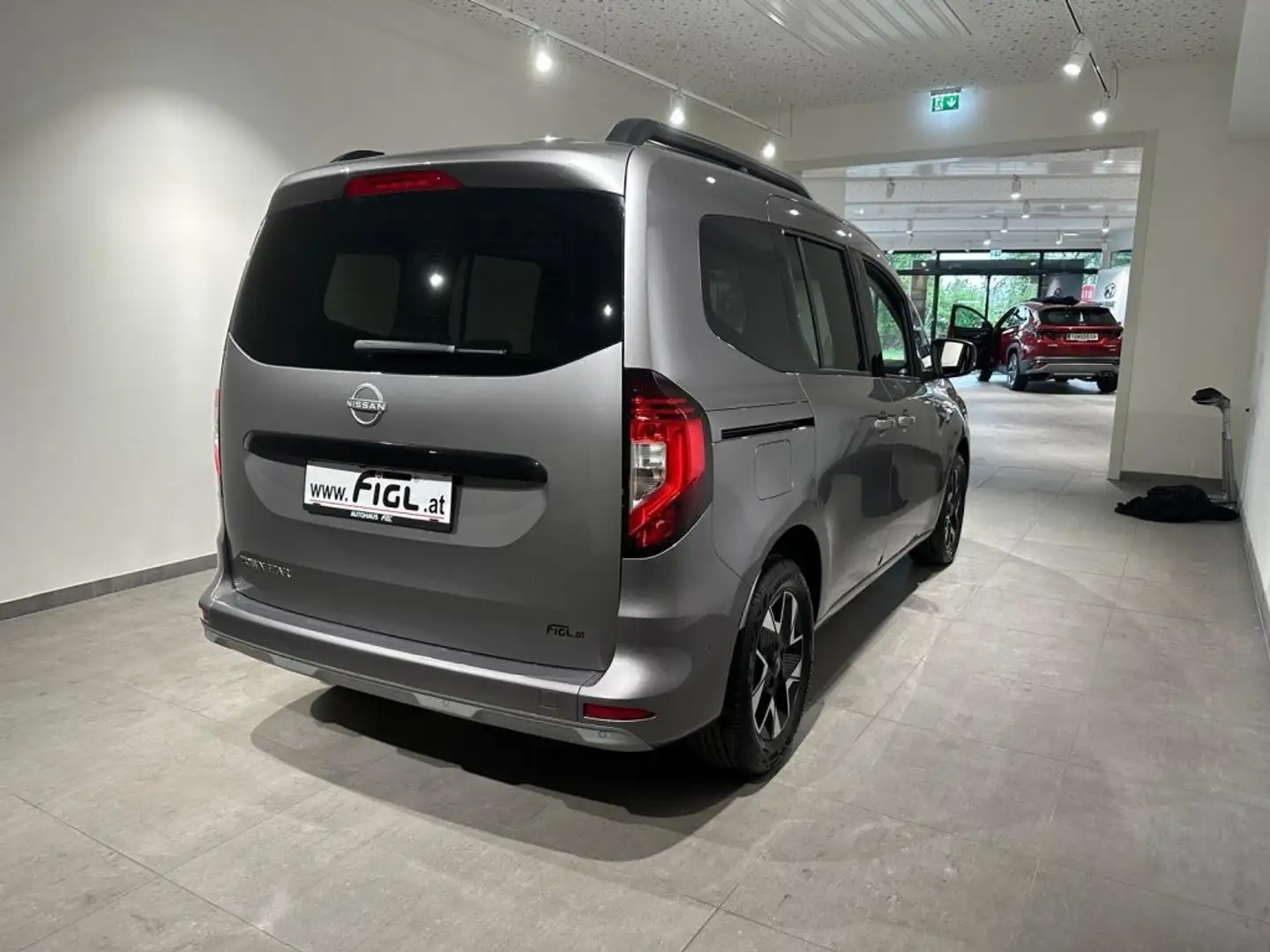 Nissan Townstar 1.3 DIG-T 130 L1 Tekna Grau - 2
