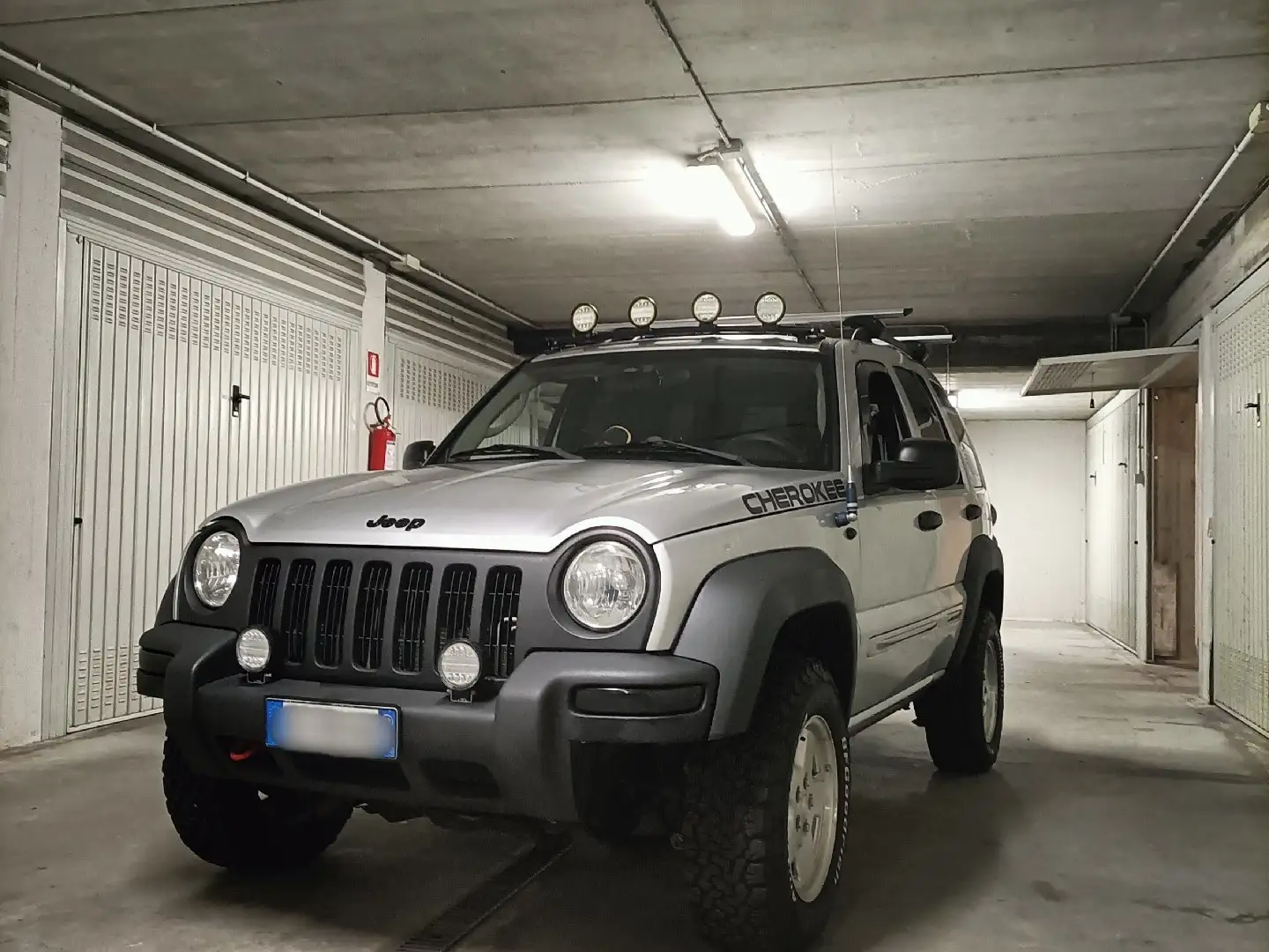 Jeep Cherokee 2.8 crd Limited auto Szary - 1