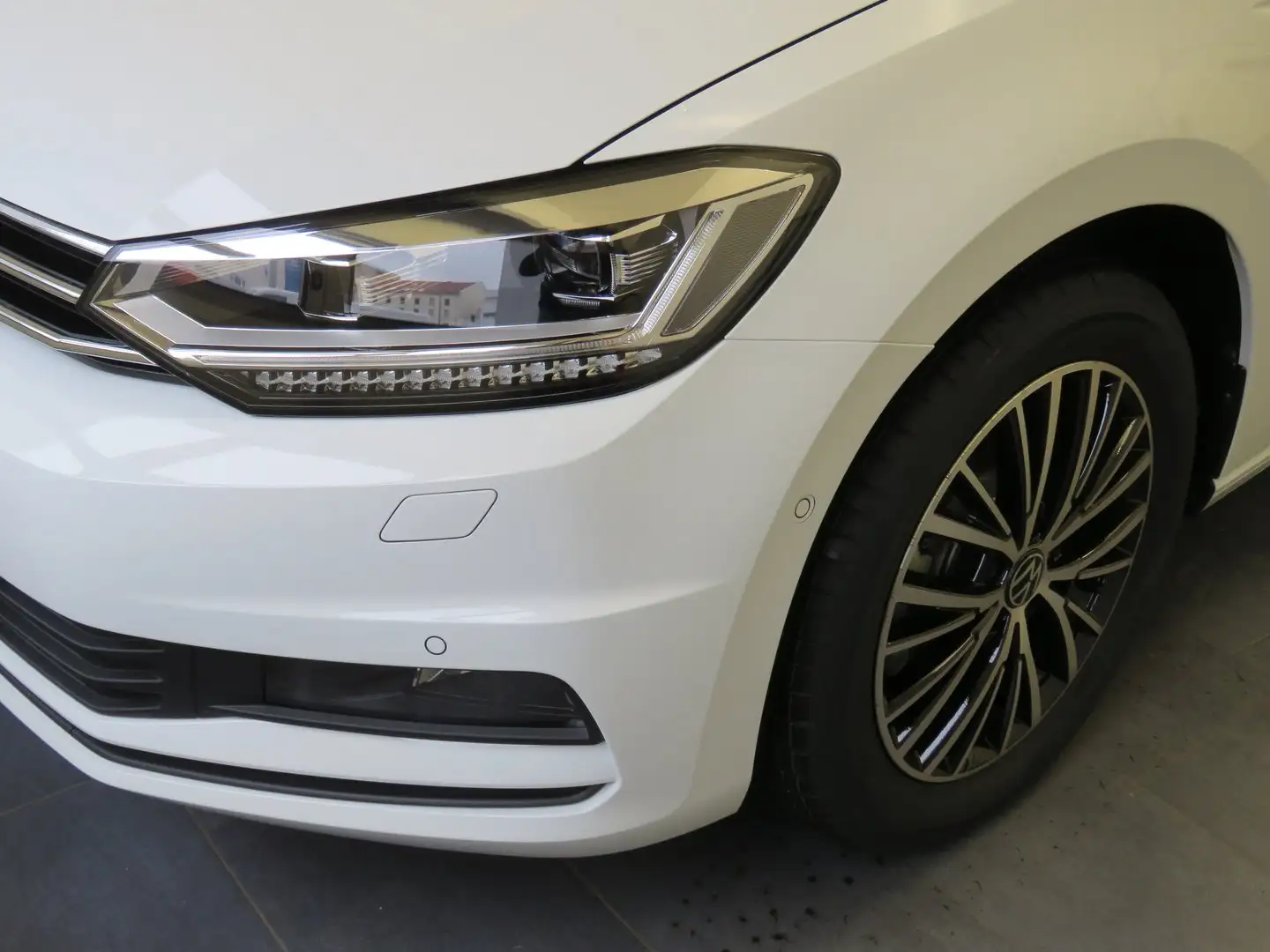 Volkswagen Touran Friends TDI DSG Weiß - 2