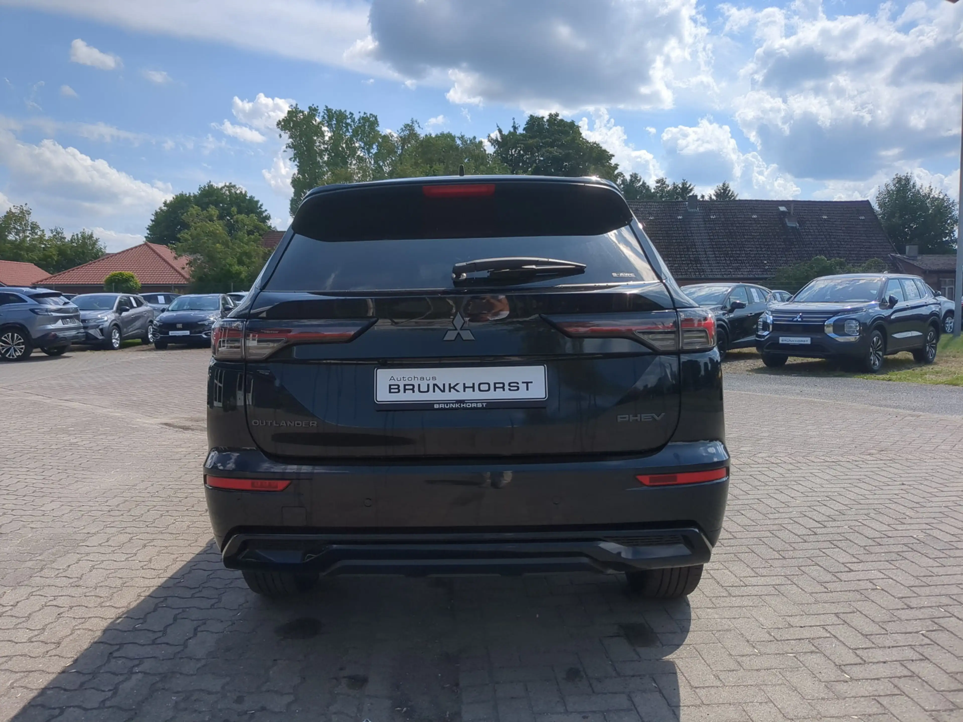 Mitsubishi Plug-in Hybrid Outlander 2.4 Sondermodell Black — photo 2