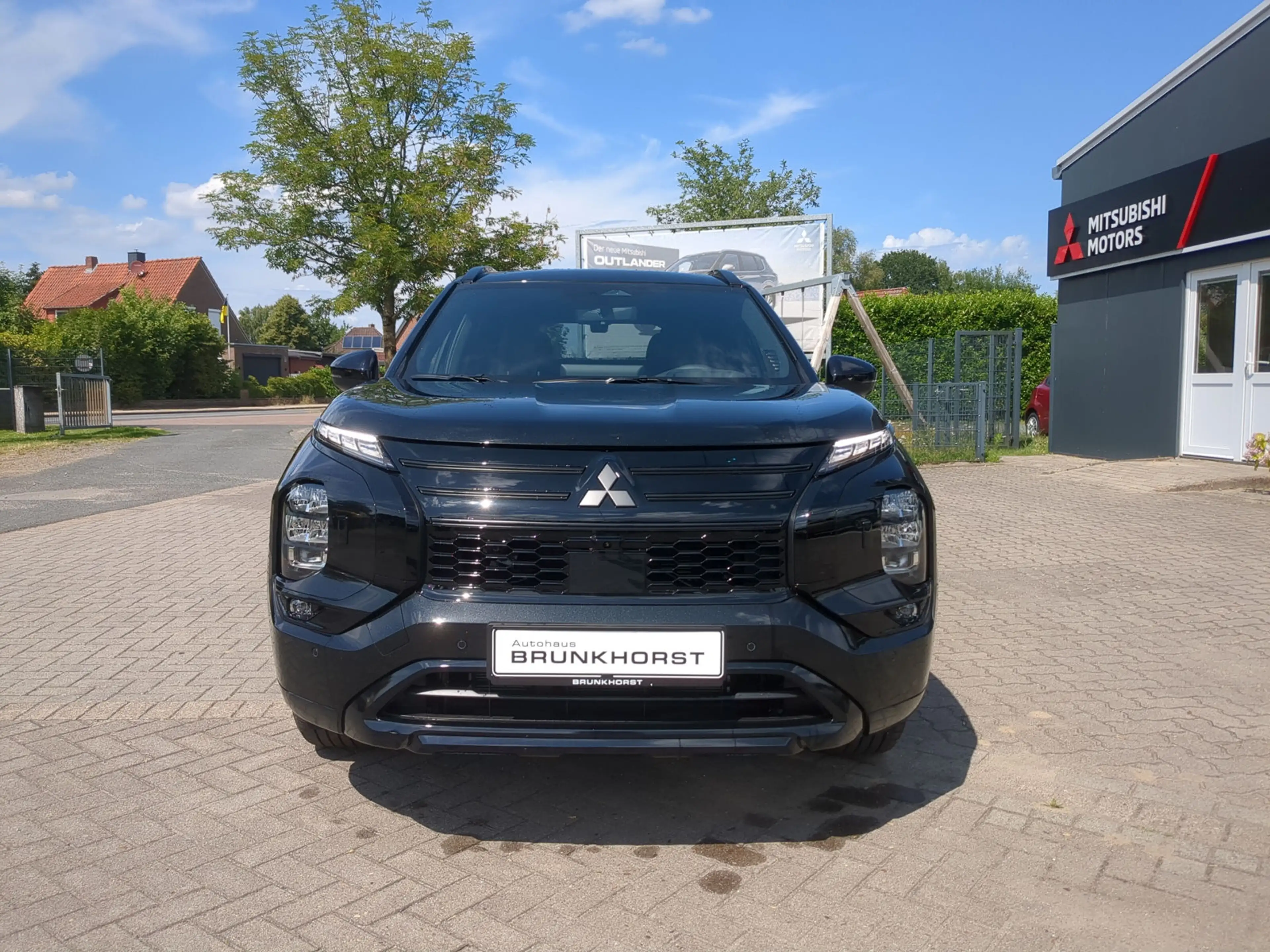Mitsubishi Plug-in Hybrid Outlander 2.4 Sondermodell Black — photo 3