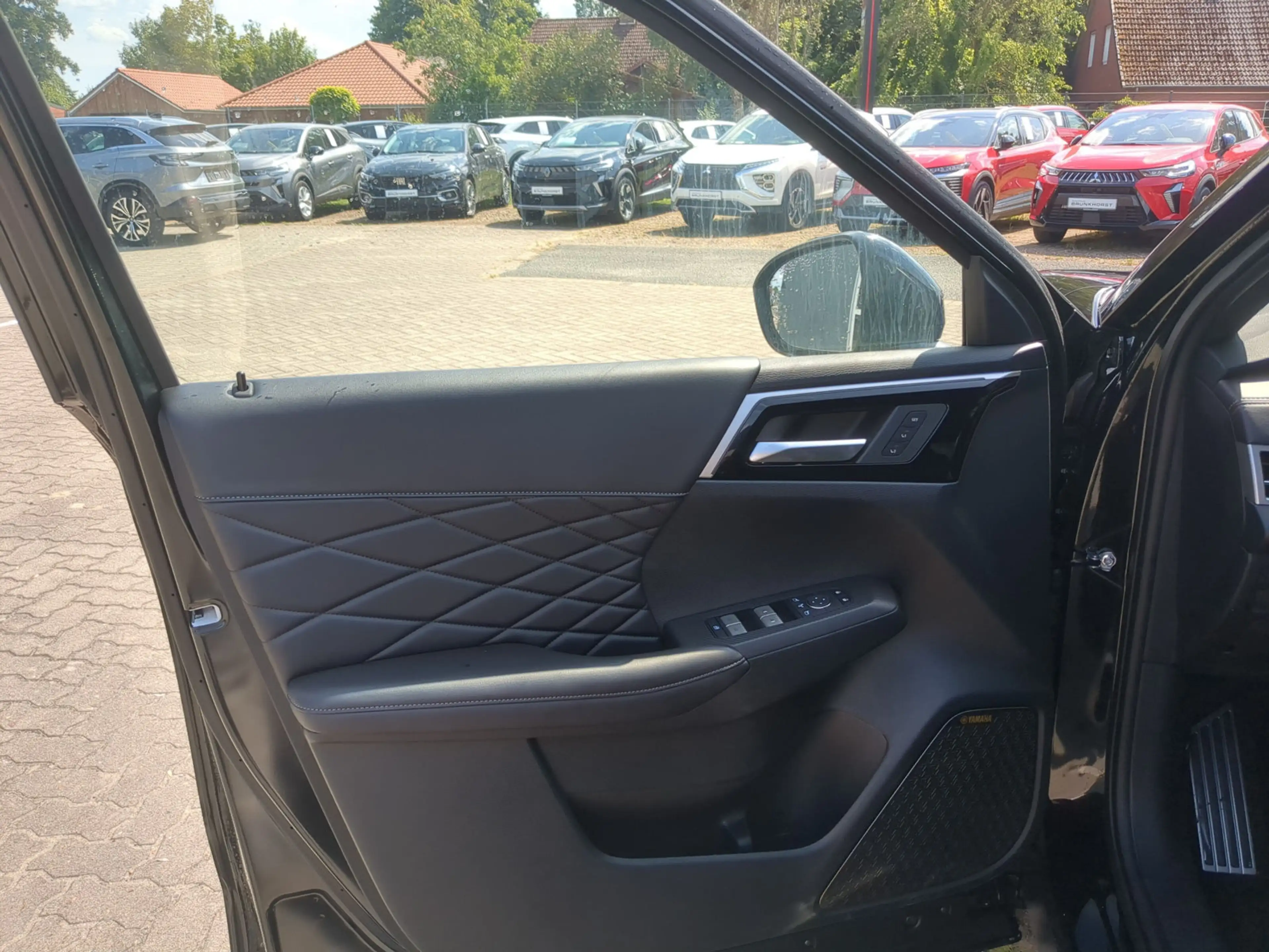 Mitsubishi Plug-in Hybrid Outlander 2.4 Sondermodell Black — photo 13