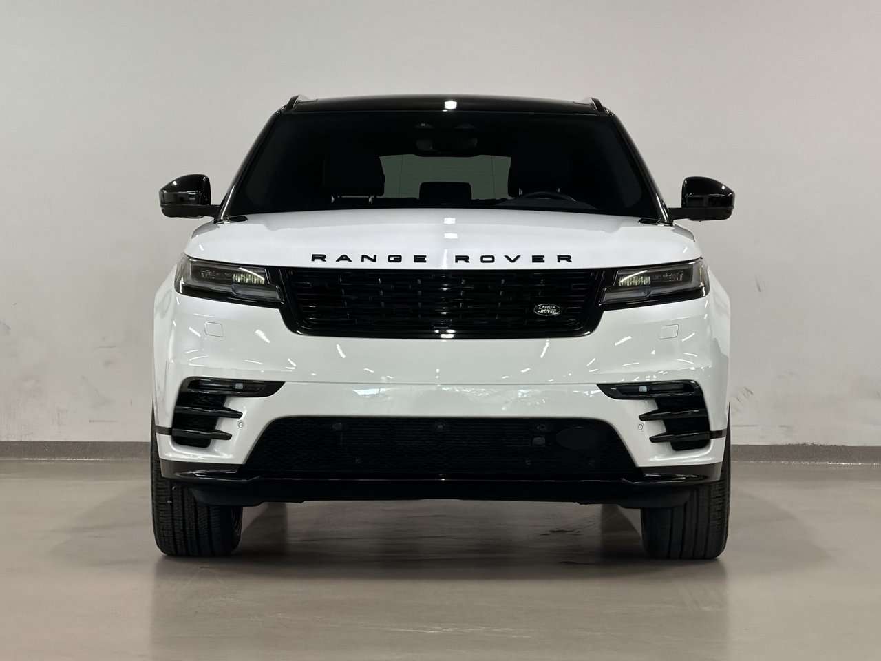 2026 Land Rover Range Rover Velar P250 Dynamic SE *Ltd Avail* CPO Warranty included. Financing available from 4.8% up to 84 months / Garantie Certifiée inc — снимка 3
