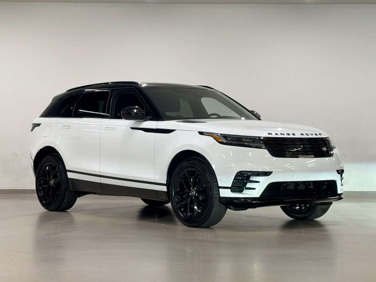2026 Land Rover Range Rover Velar P250 Dynamic SE *Ltd Avail* CPO Warranty included. Financing available from 4.8% up to 84 months / Garantie Certifiée inc — снимка 2