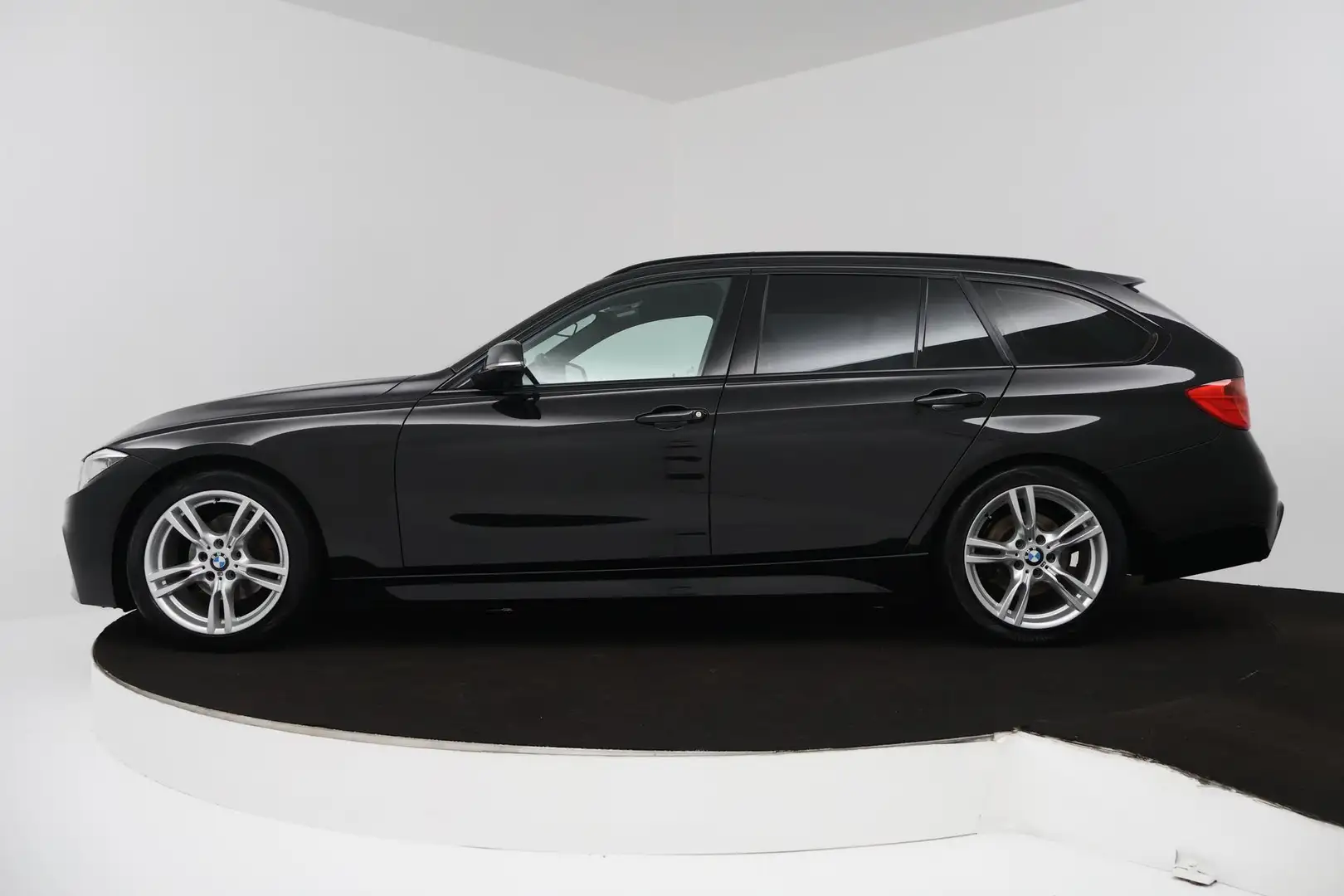 BMW 320 3-serie Touring 320i High Executive (PANORAMADAK, Zwart - 2