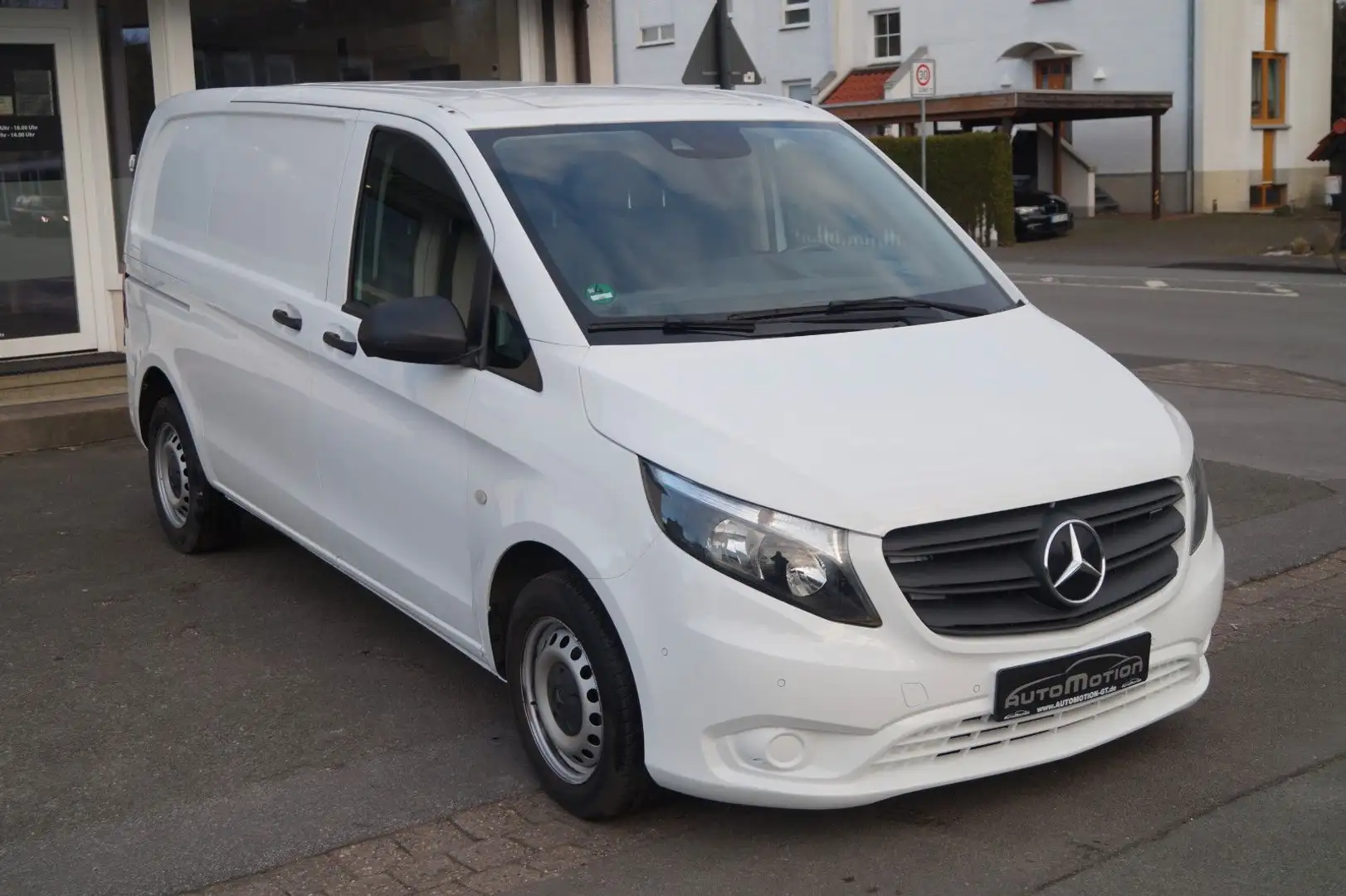 Mercedes-Benz Vito Kasten FWD*Navi*Klima*3-Sitzer*RFK*Tempomat Weiß - 2