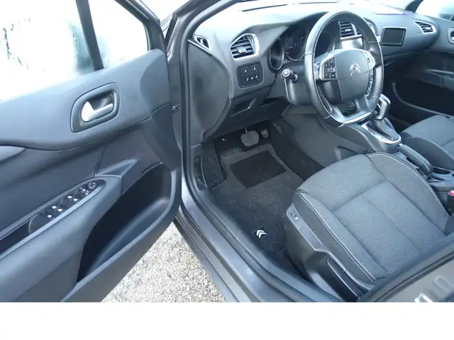 Citroen C4 view 7