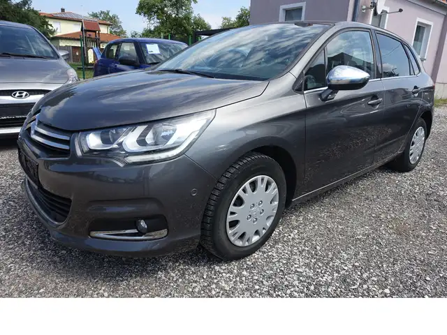 Citroen C4 view 3