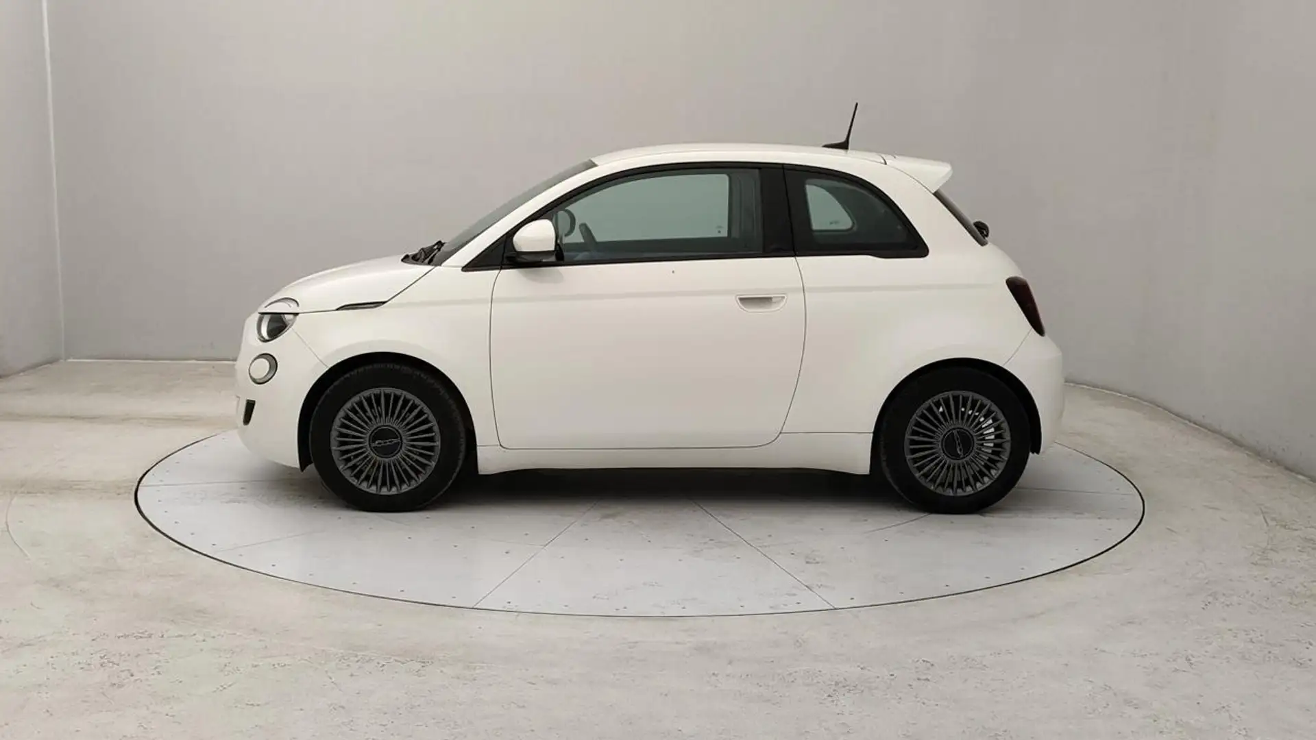 Fiat 500e 42 kWh Icon Blanc - 2