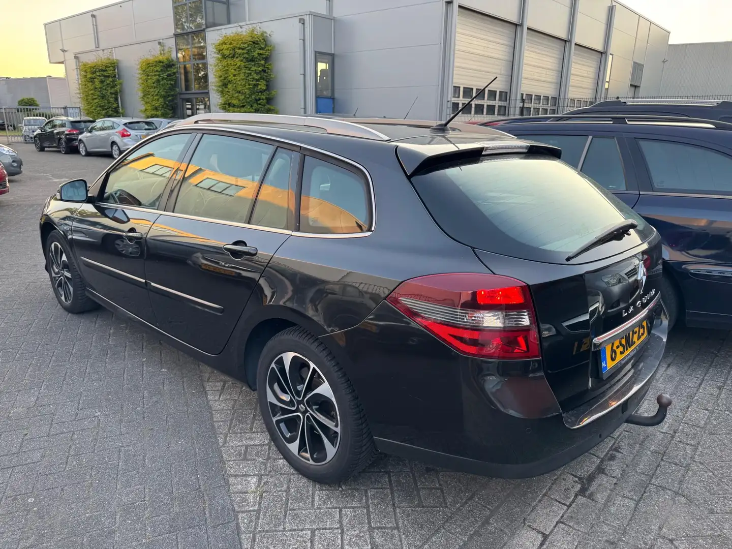Renault Laguna Estate 1.5 dCi Bose CLIMA, LEER, TREKHAAK,XENON Negro - 2