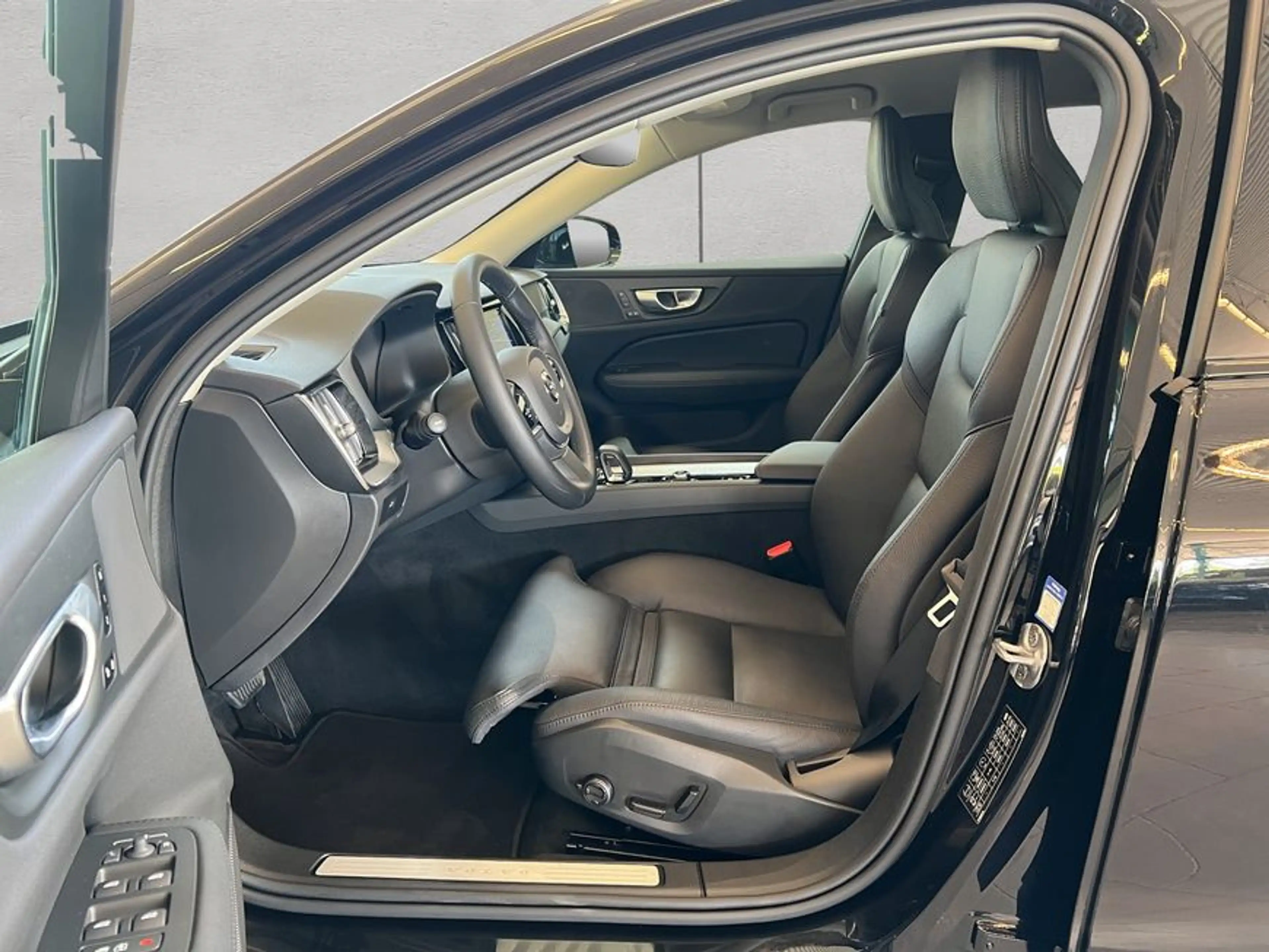 Volvo V60 Cross Country V60 Cross Country B4 D AWD Plus — photo 10