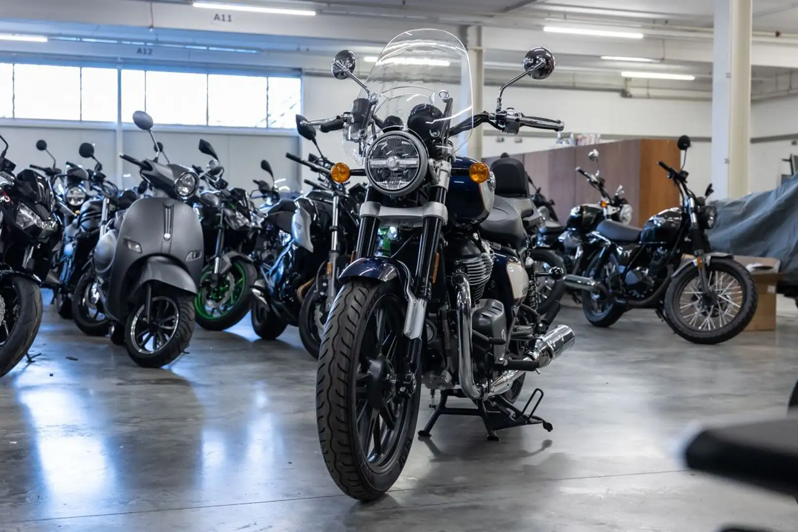 Royal Enfield Super Meteor 650 Euro 5+, sofort lieferbar Albastru - 2