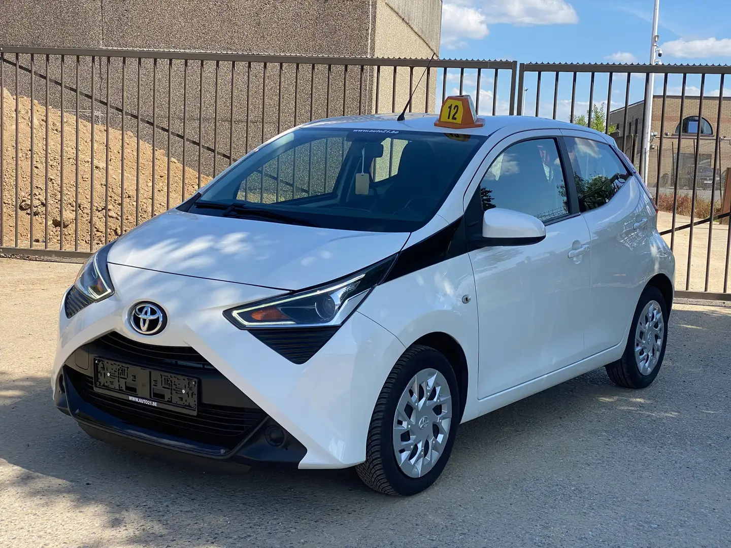 Toyota Aygo 1.0i VVT-i x-play II Weiß - 1