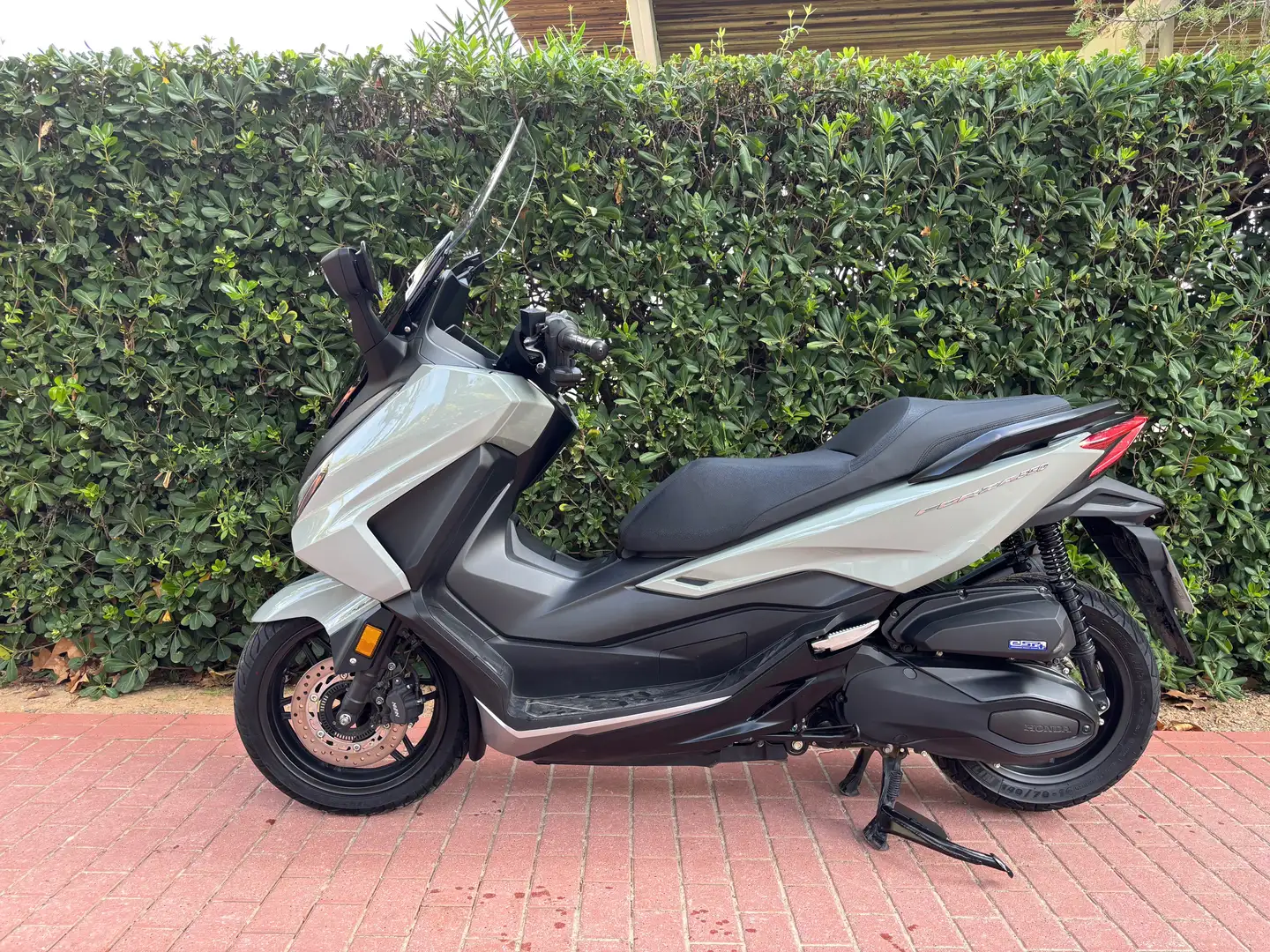Honda Forza 350 Gris - 2