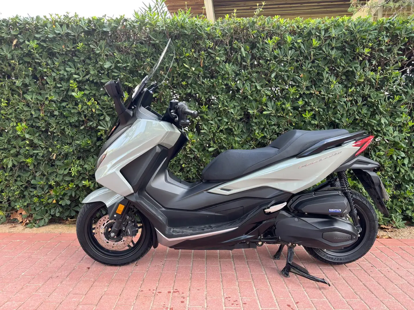 Honda Forza 350 Gris - 1