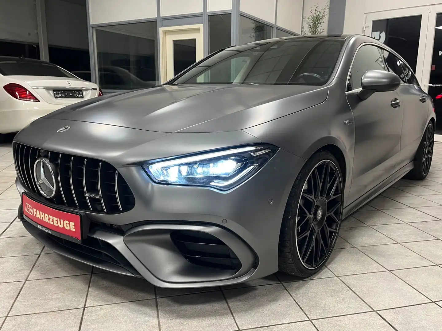 Mercedes-Benz CLA 45 AMG 4Matic SB / Magno Grau / Panorama Grijs - 2